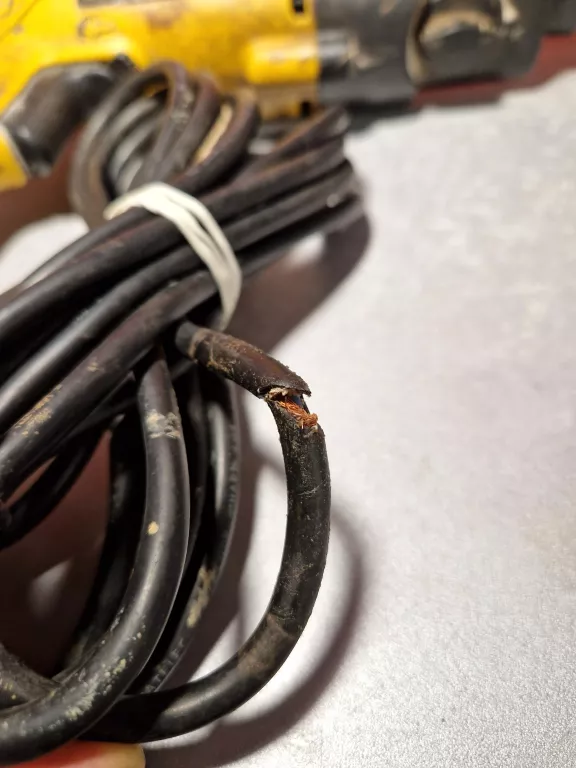 wiertarka-dewalt-dw500-qs-uszkodzony-kabel-waga-wiertarki-182