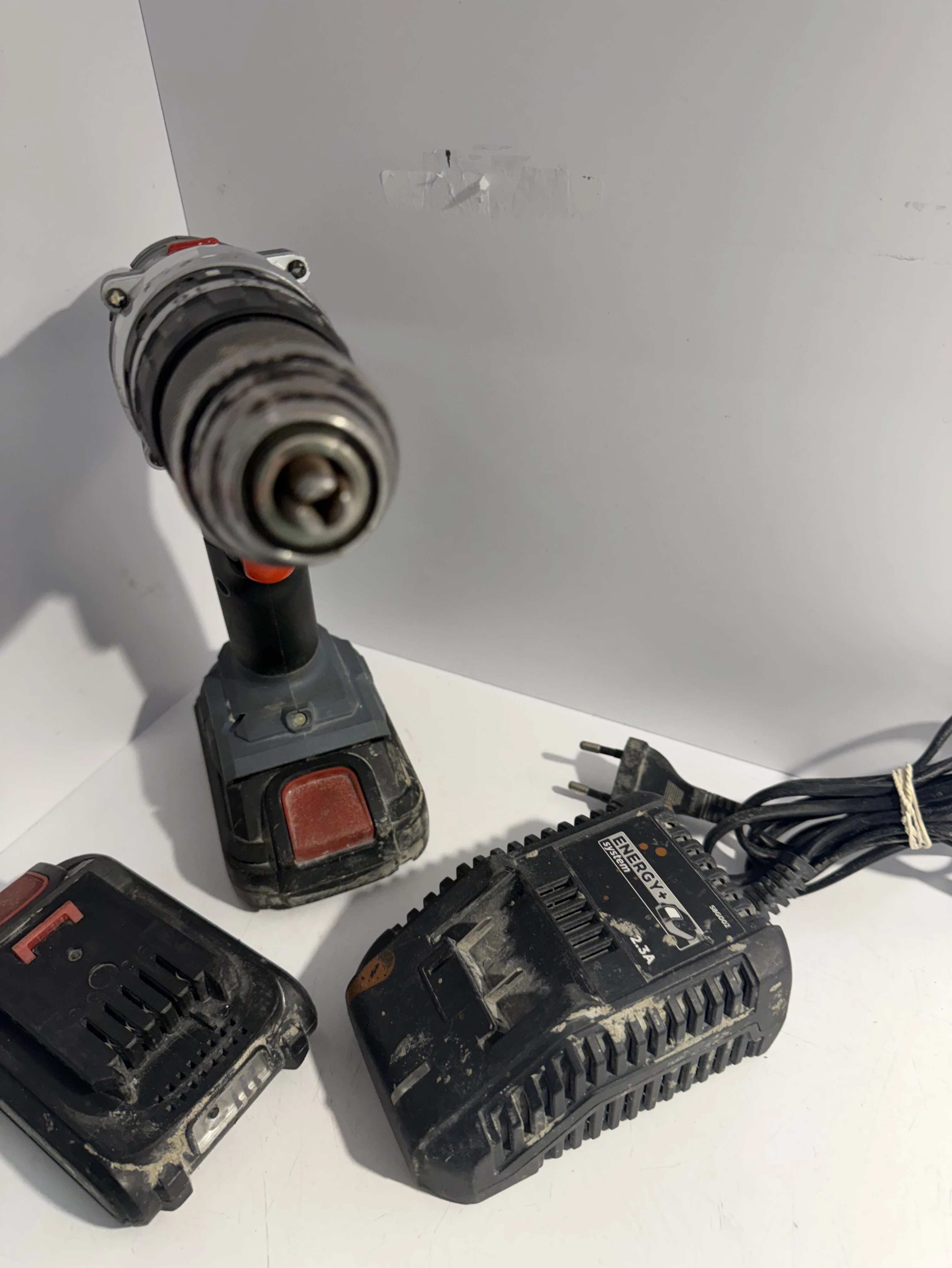 wkretarka-graphite-2-baterie-ladowarka-stan-11323-2