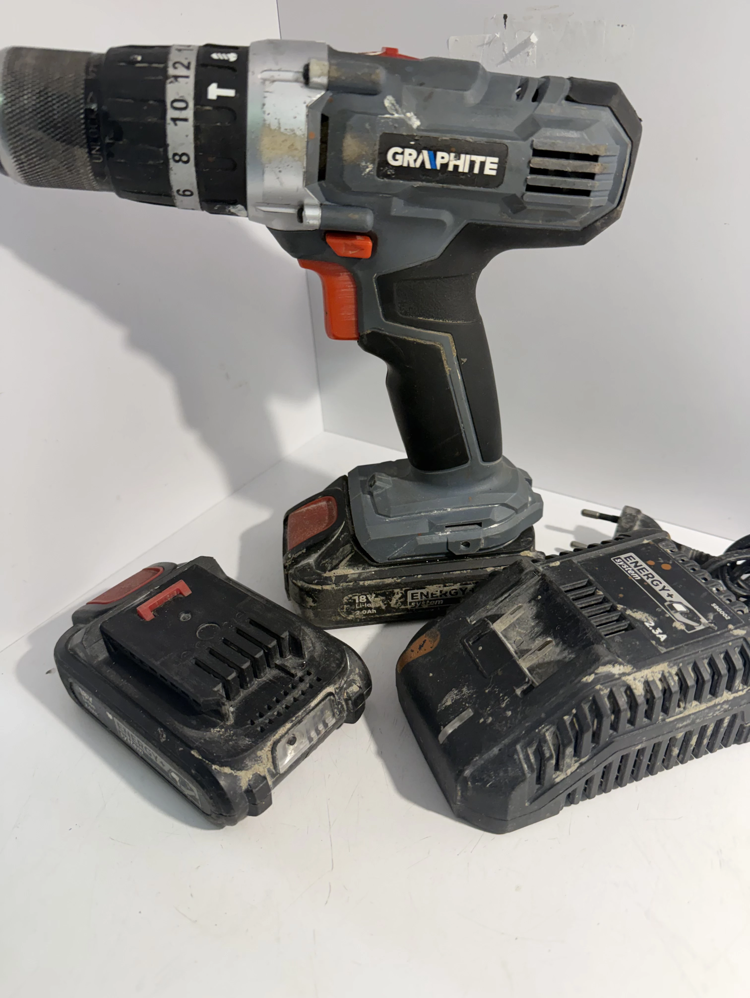 wkretarka-graphite-2-baterie-ladowarka-wojska-polskiego-112-swiecie