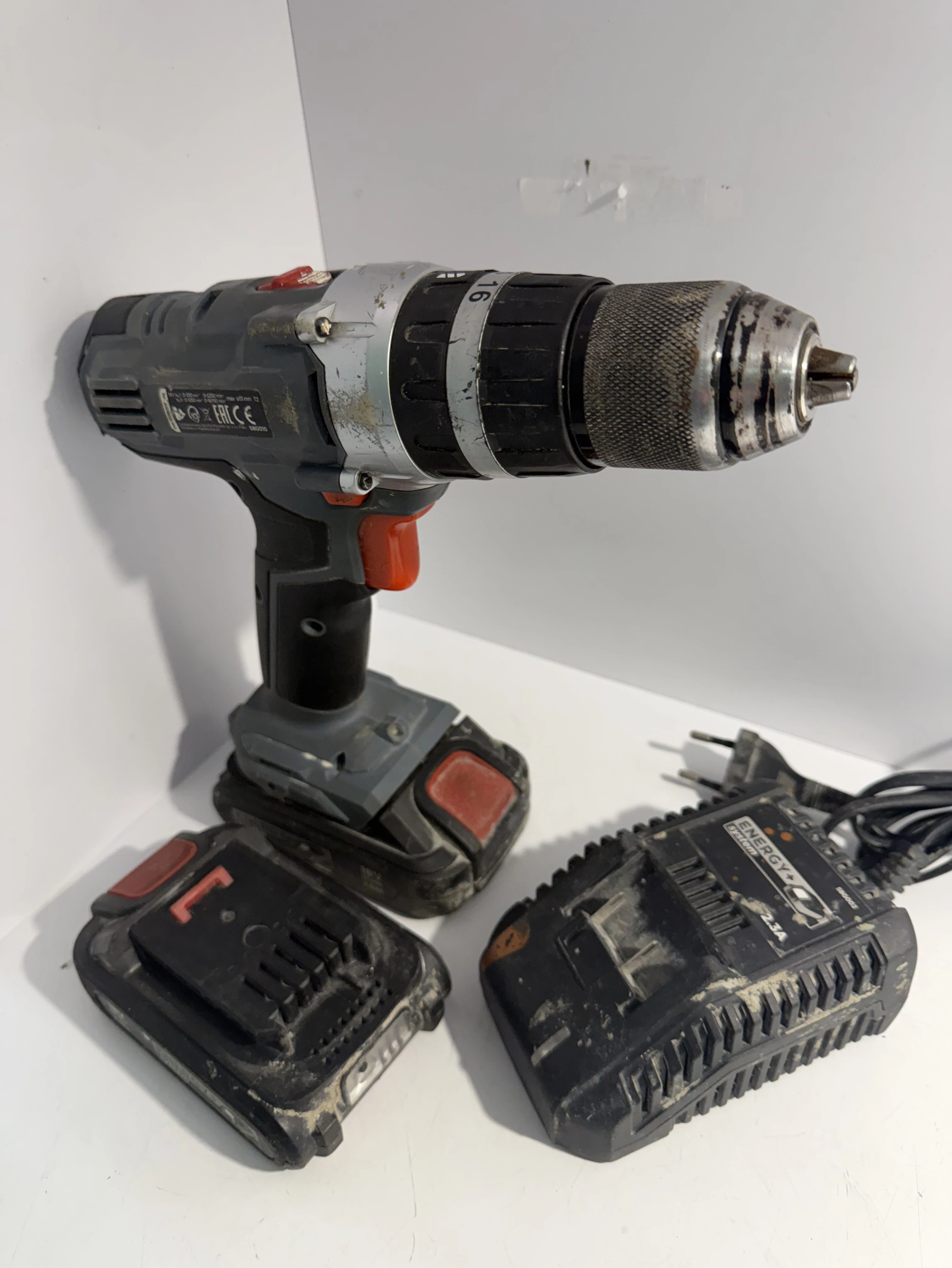 wkretarka-graphite-2-baterie-ladowarka-ean-gtin-5906692023738