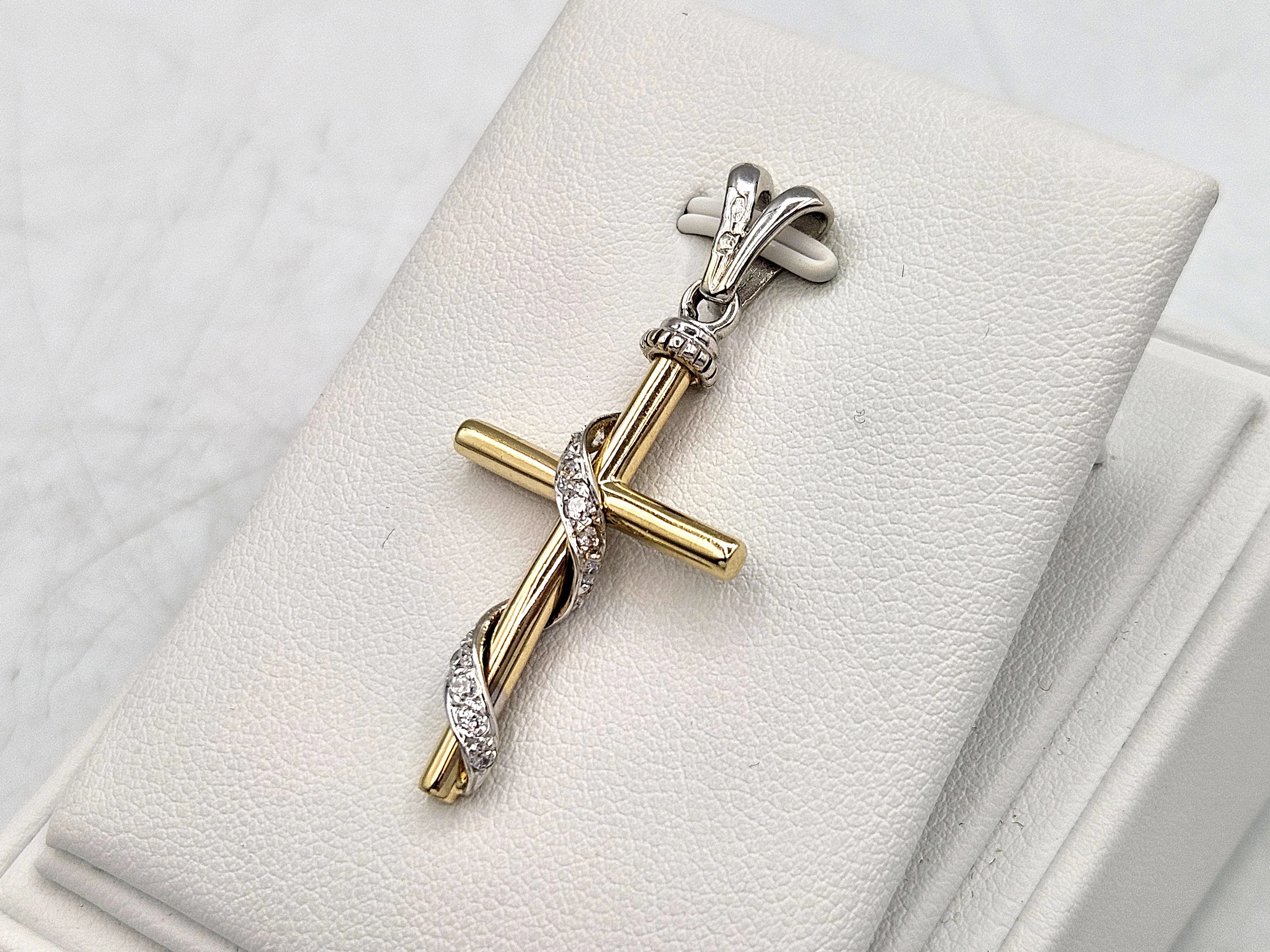 zlota-zawieszka-krzyzyk-opleciony-cyrkoniami-585-14k-337g-42mm-ean-gtin-5901050619486