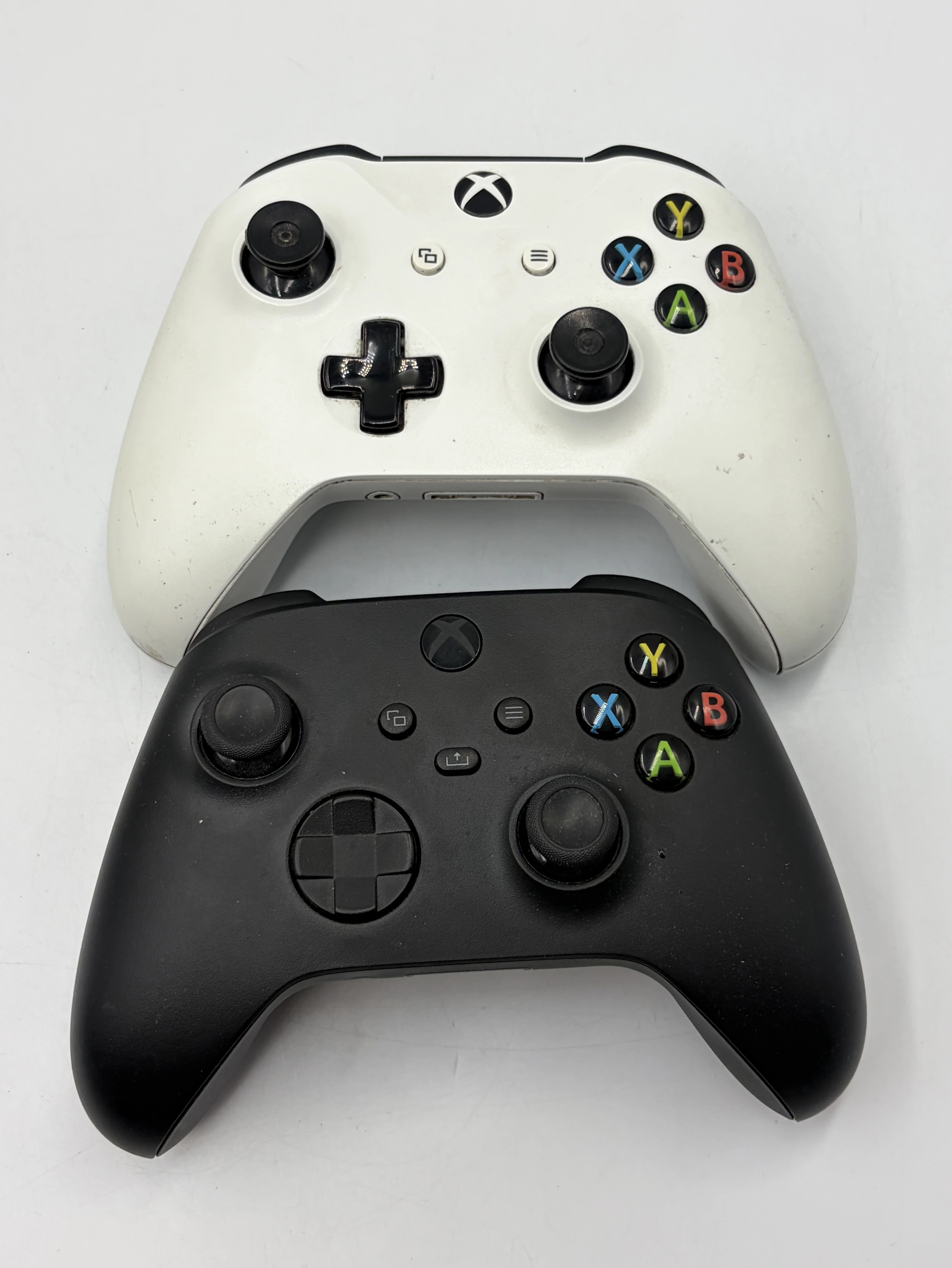 konsola-microsoft-xbox-one-s-1681-1-tb-rodzaje-odtwarzanych-nosnikow-205982-1