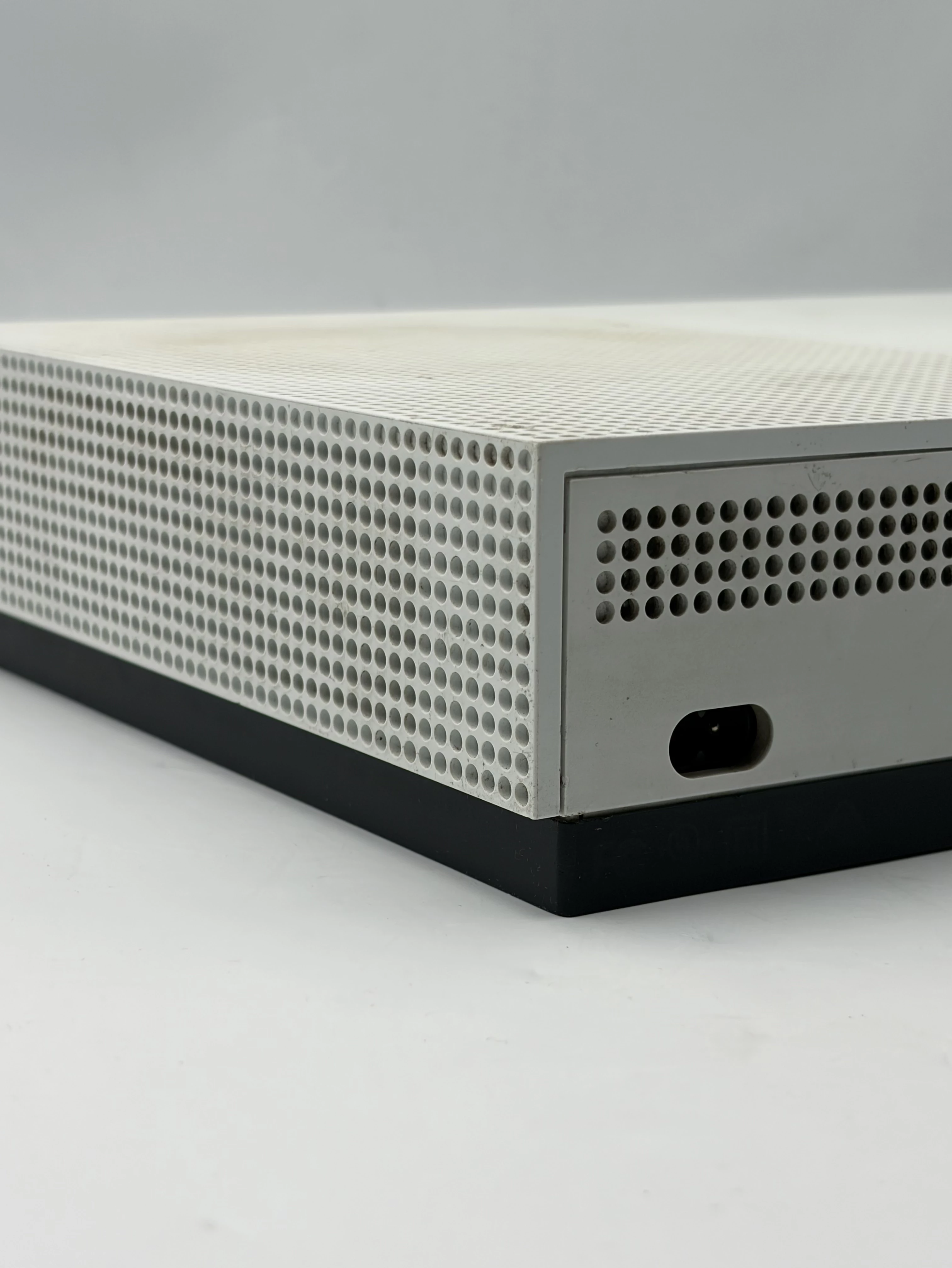 konsola-microsoft-xbox-one-s-1681-1-tb-dysk-wbudowana-pamiec-5179-352249