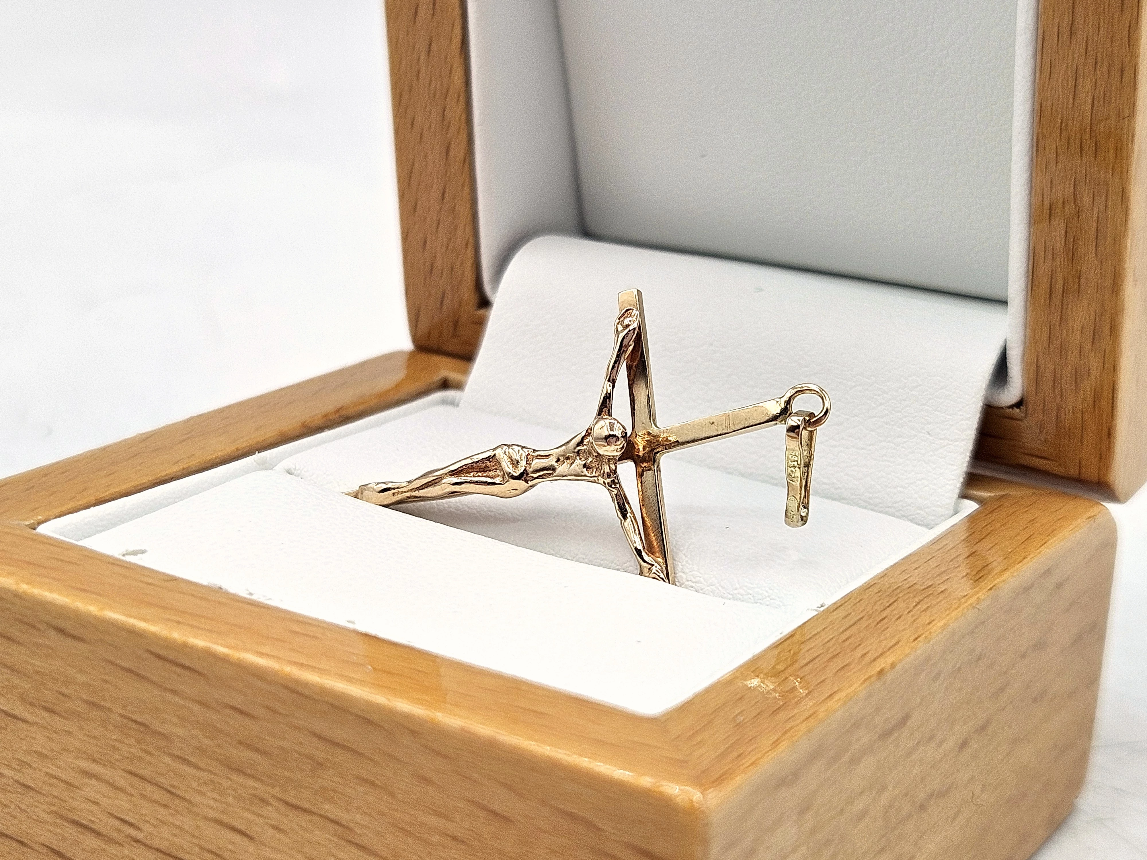 zlota-zawieszka-wisiorek-krzyzyk-583-211g-43mm-kamien-17088-524288