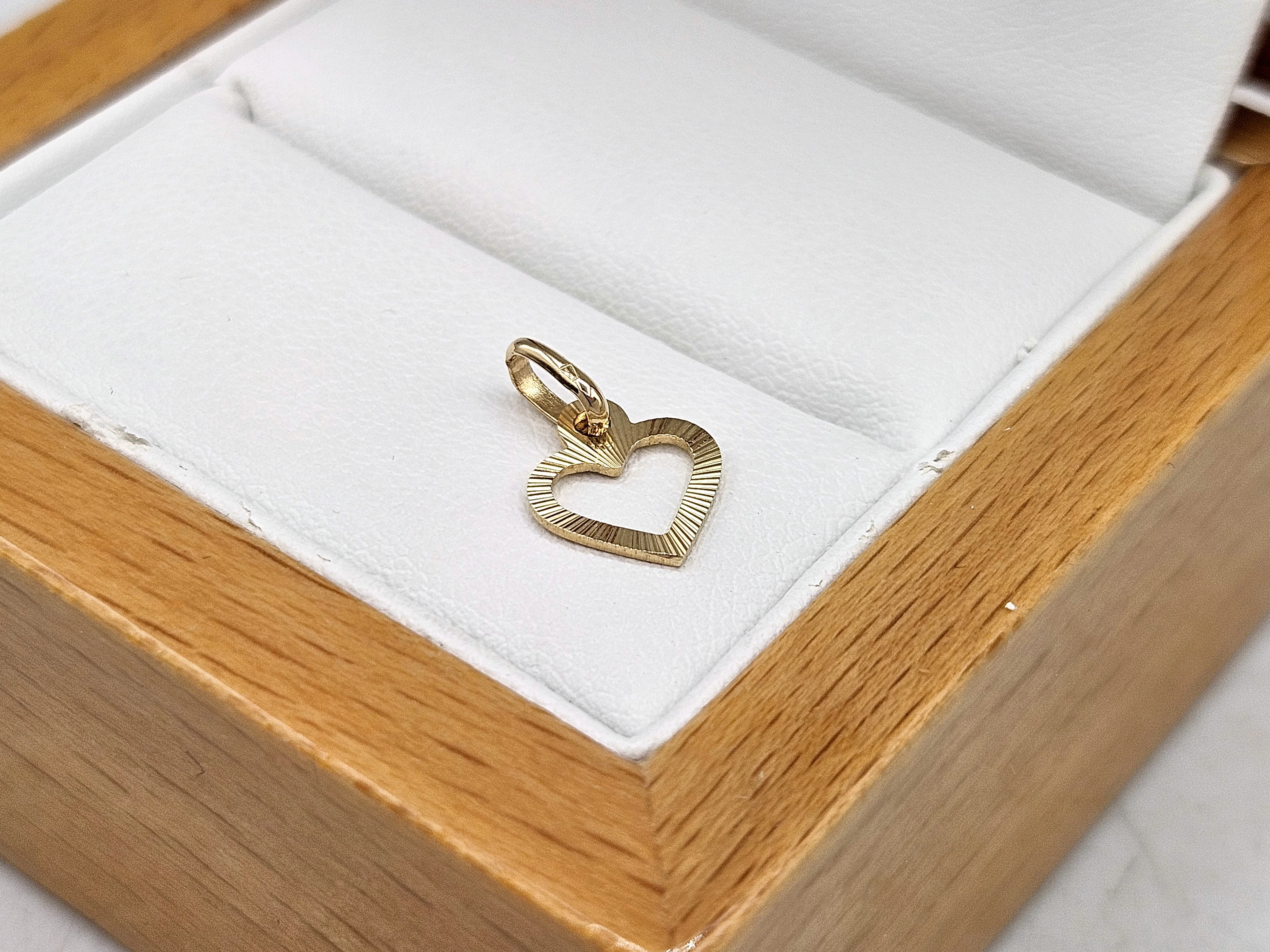 zlota-zawieszka-serce-585-14k-026g-13mm-material-15835-2