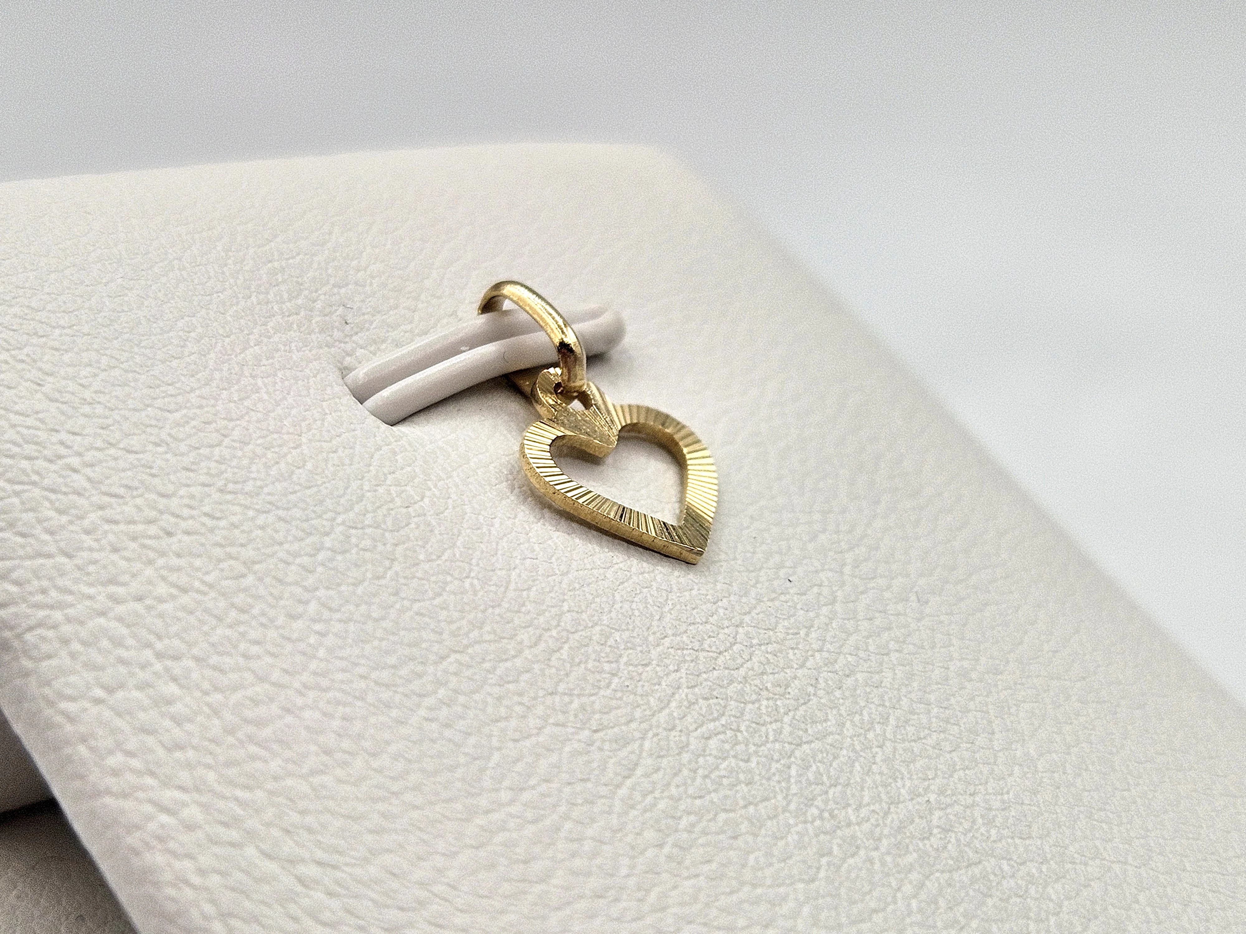 zlota-zawieszka-serce-585-14k-026g-13mm-stan-11323-2