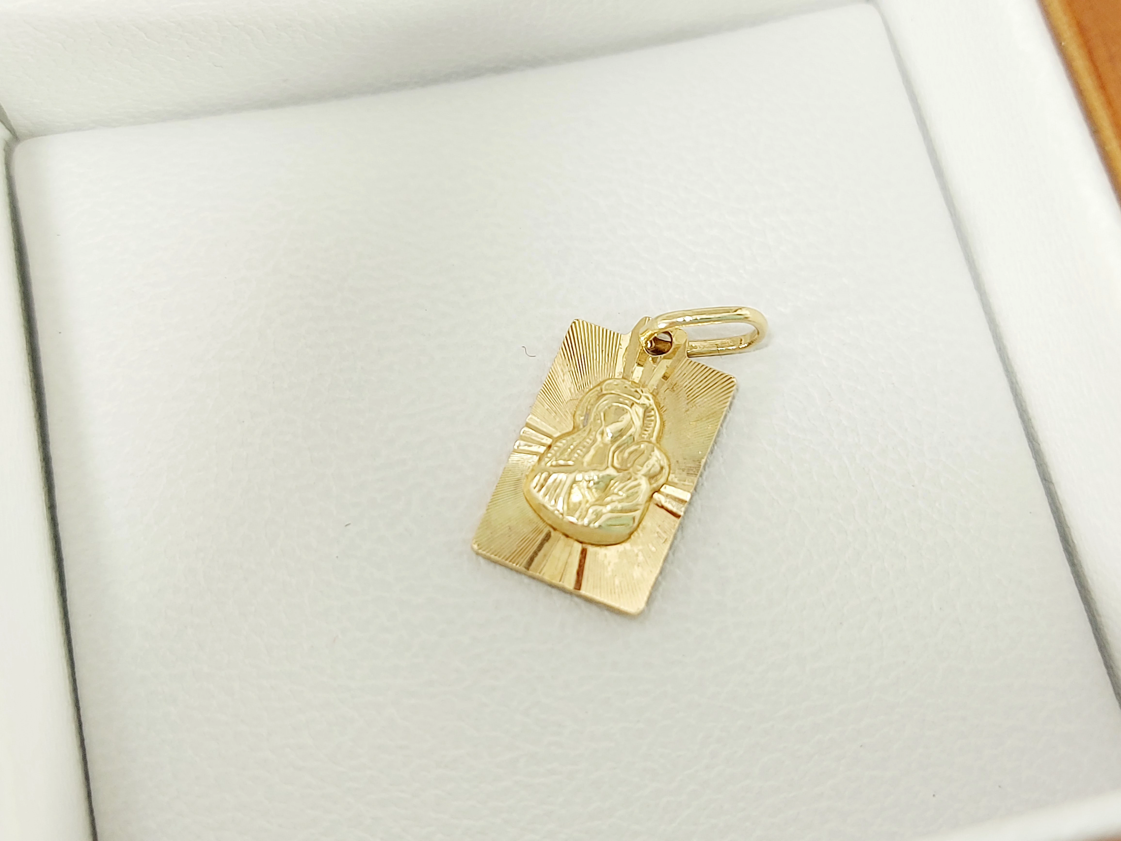 zlota-zawieszka-maryja-585-088g-cechy-207006-4