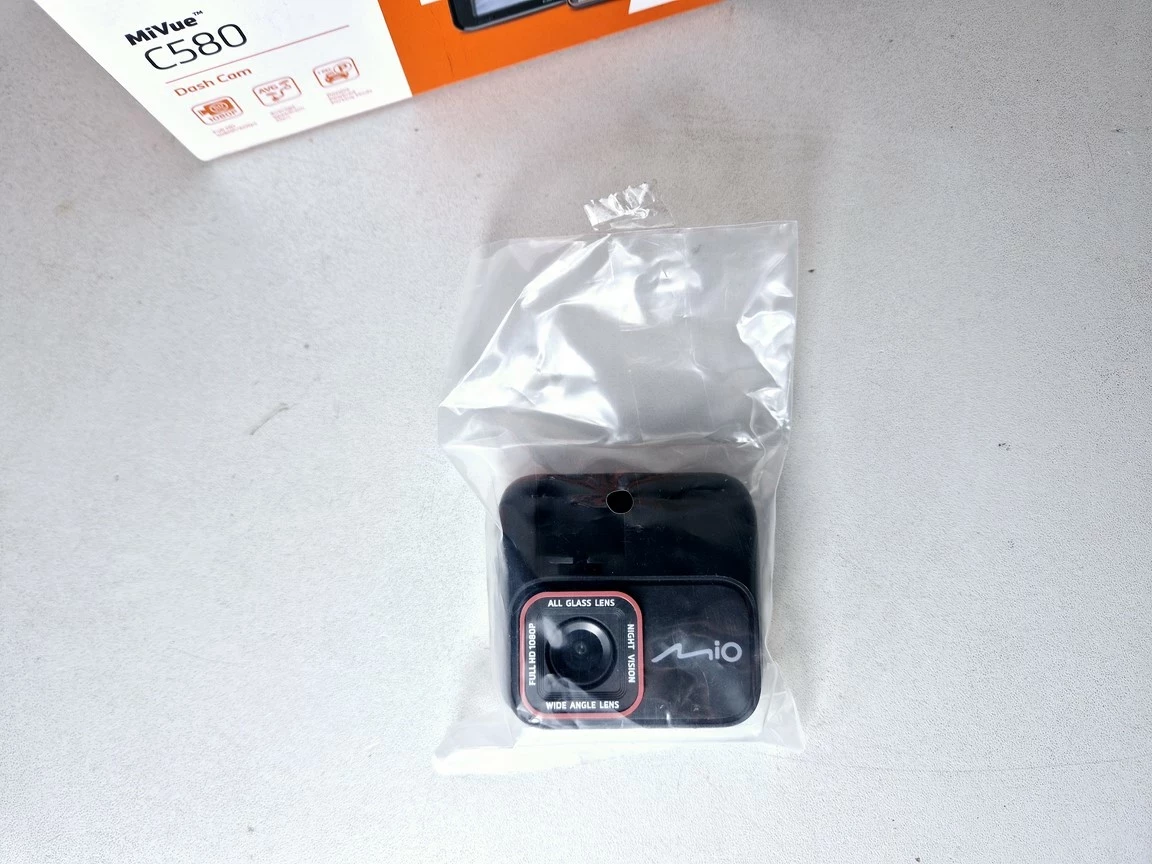 kamerka-samochodowa-wideorejestrator-mivue-c580-ean-gtin-4713264286214