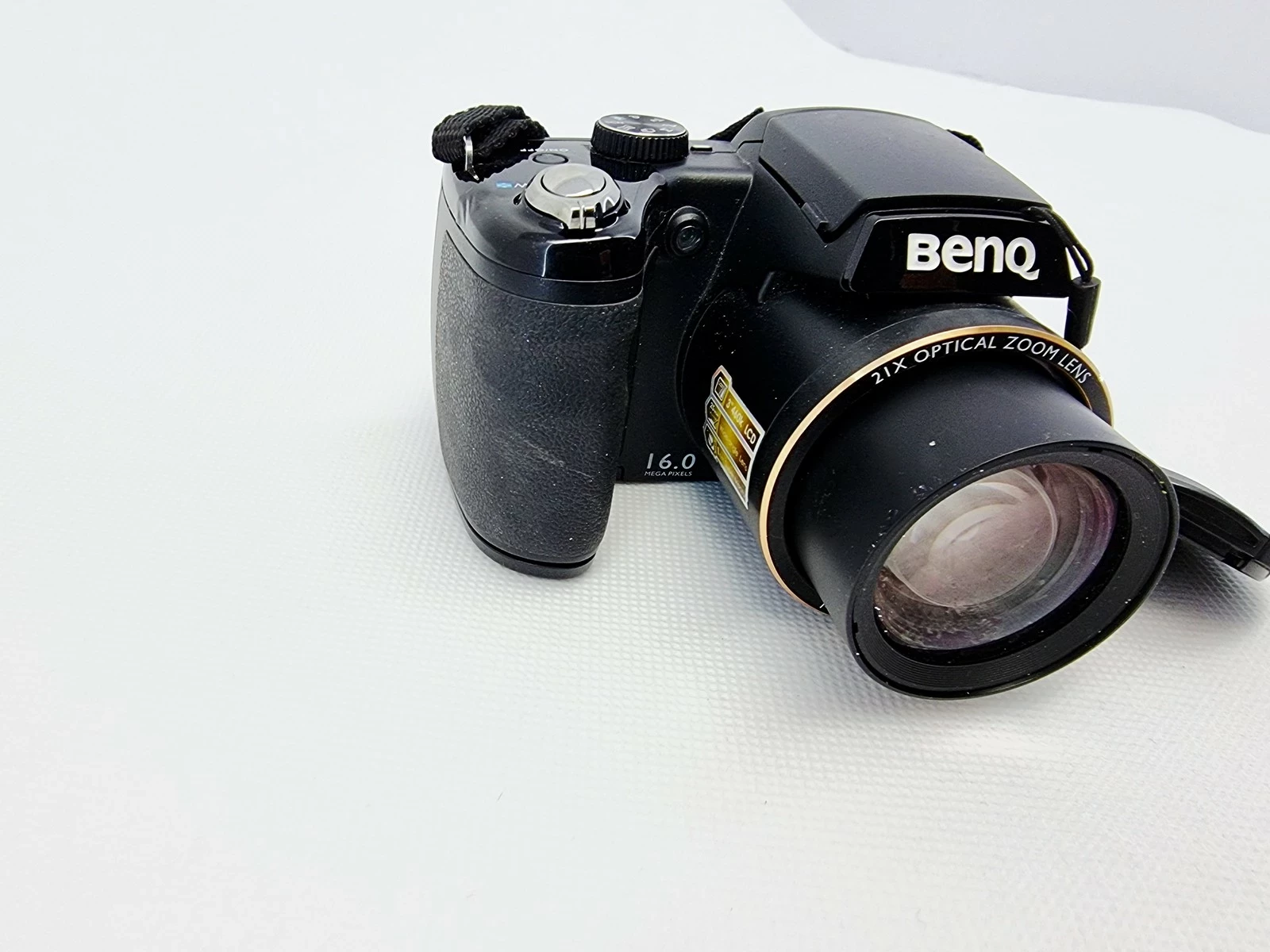 aparat-cyfrowy-benq-gh600-przekatna-ekranu-300