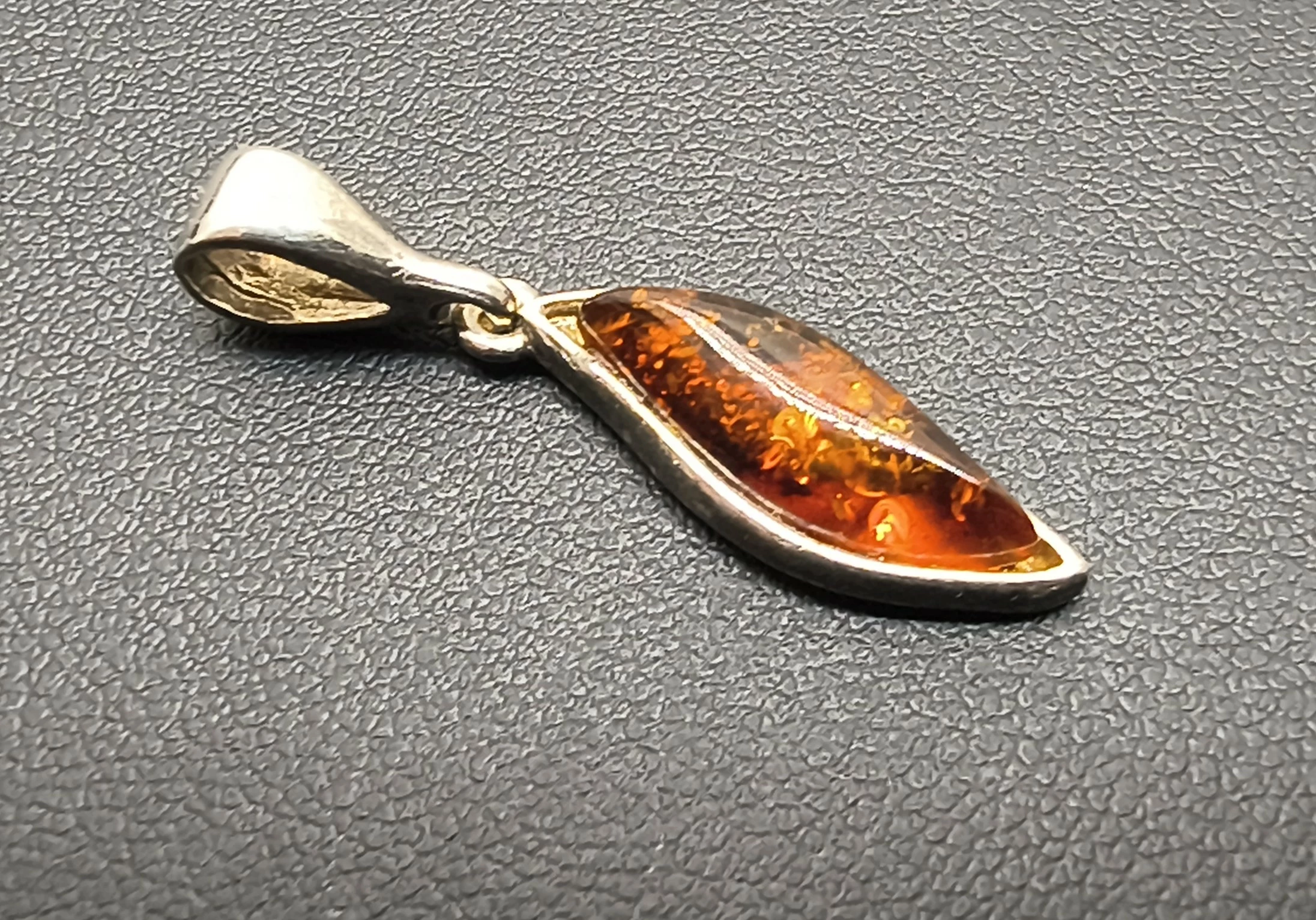 srebrna-zawieszka-z-bursztynem-175gr-rodzaj-2205-2