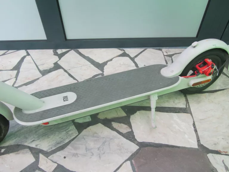 hulajnoga-elektryczna-xiaomi-mi-scooter-3-kolor-249512-1647420