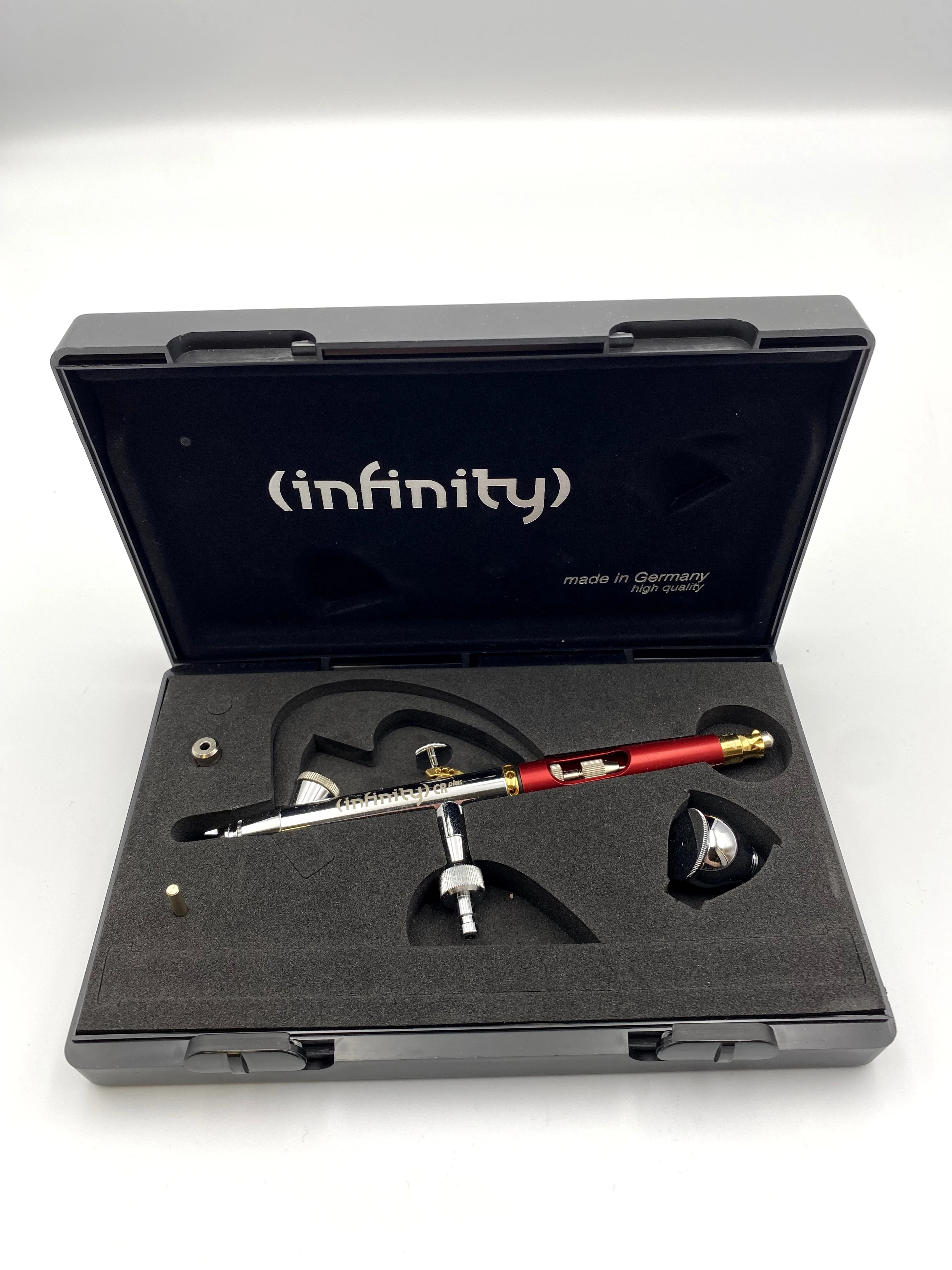 kompresor-w-zestawie-3-aerografy-sklad-zestawu-249527-1651304