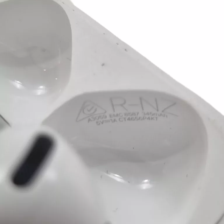 sluchawki-apple-airpods-4anc-kolor-dominujacy-129357-2