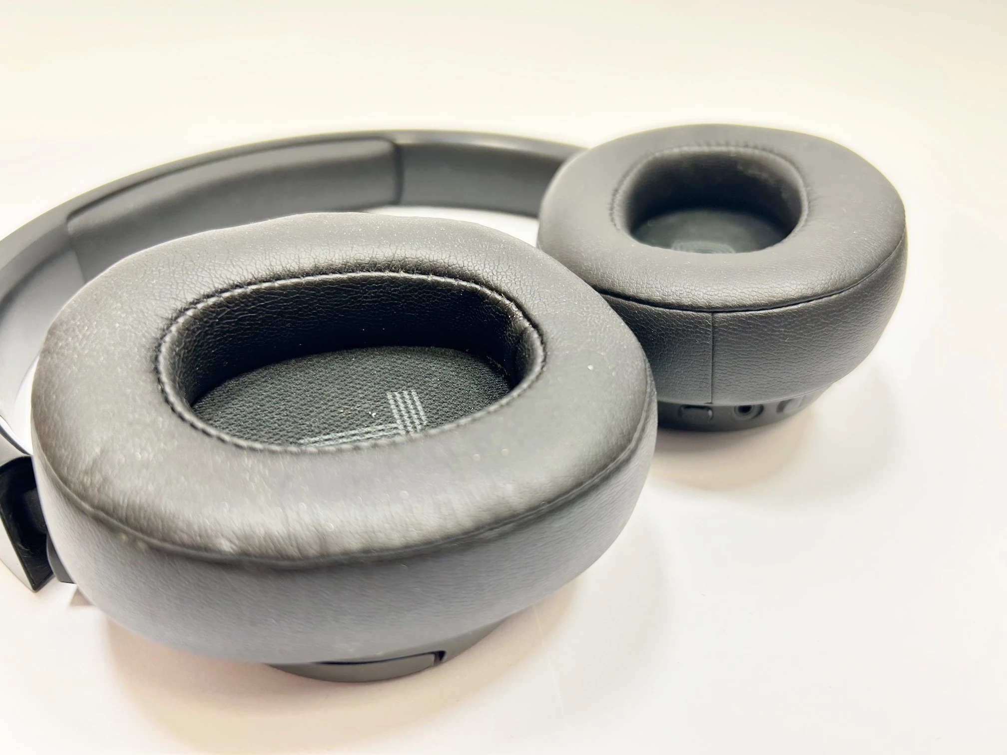 sluchawki-bezprzewodowe-nauszne-jbl-tune-770nc-kolor-dominujacy-129357-3