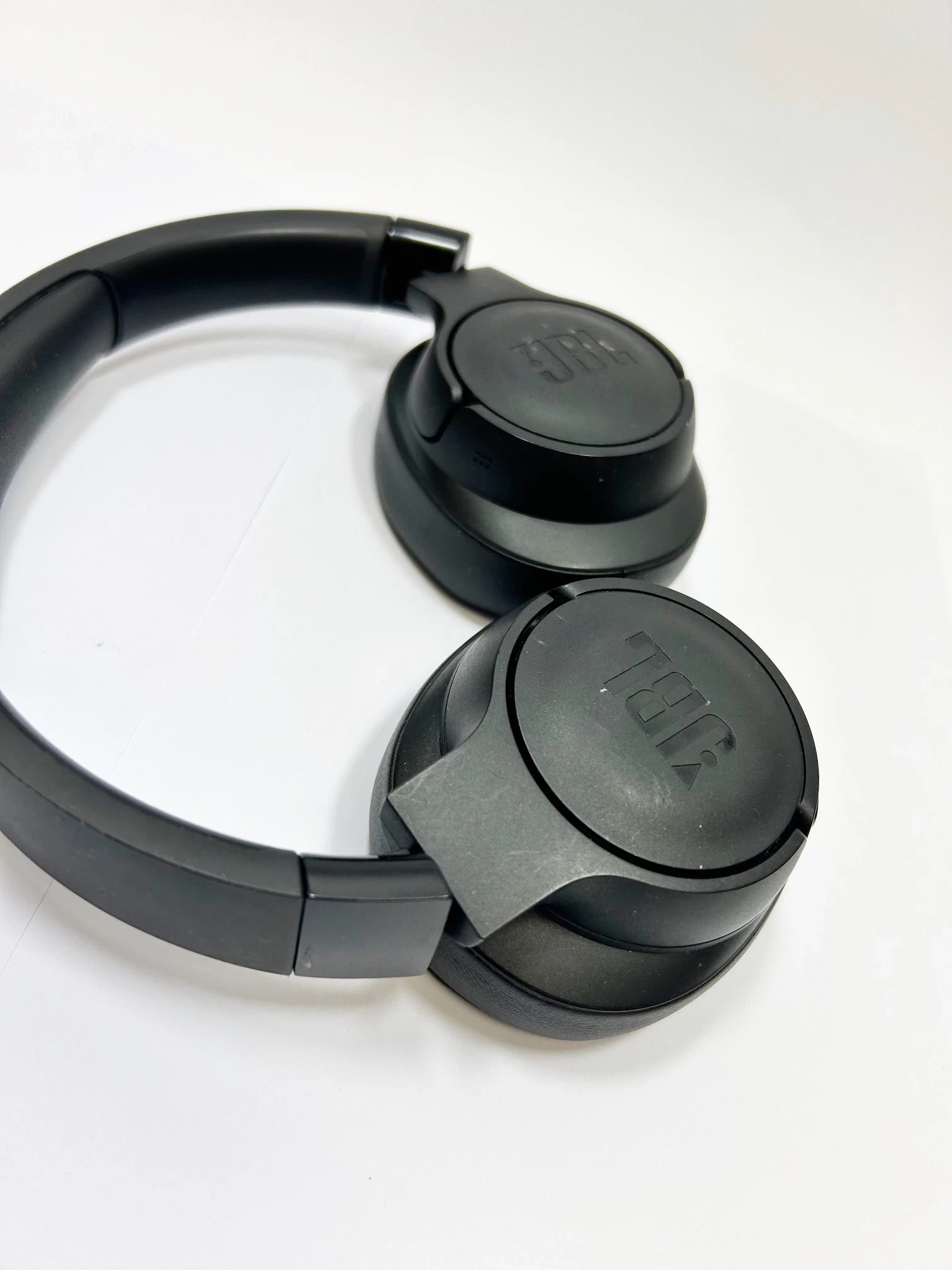 sluchawki-bezprzewodowe-nauszne-jbl-tune-770nc-stan-11323-2