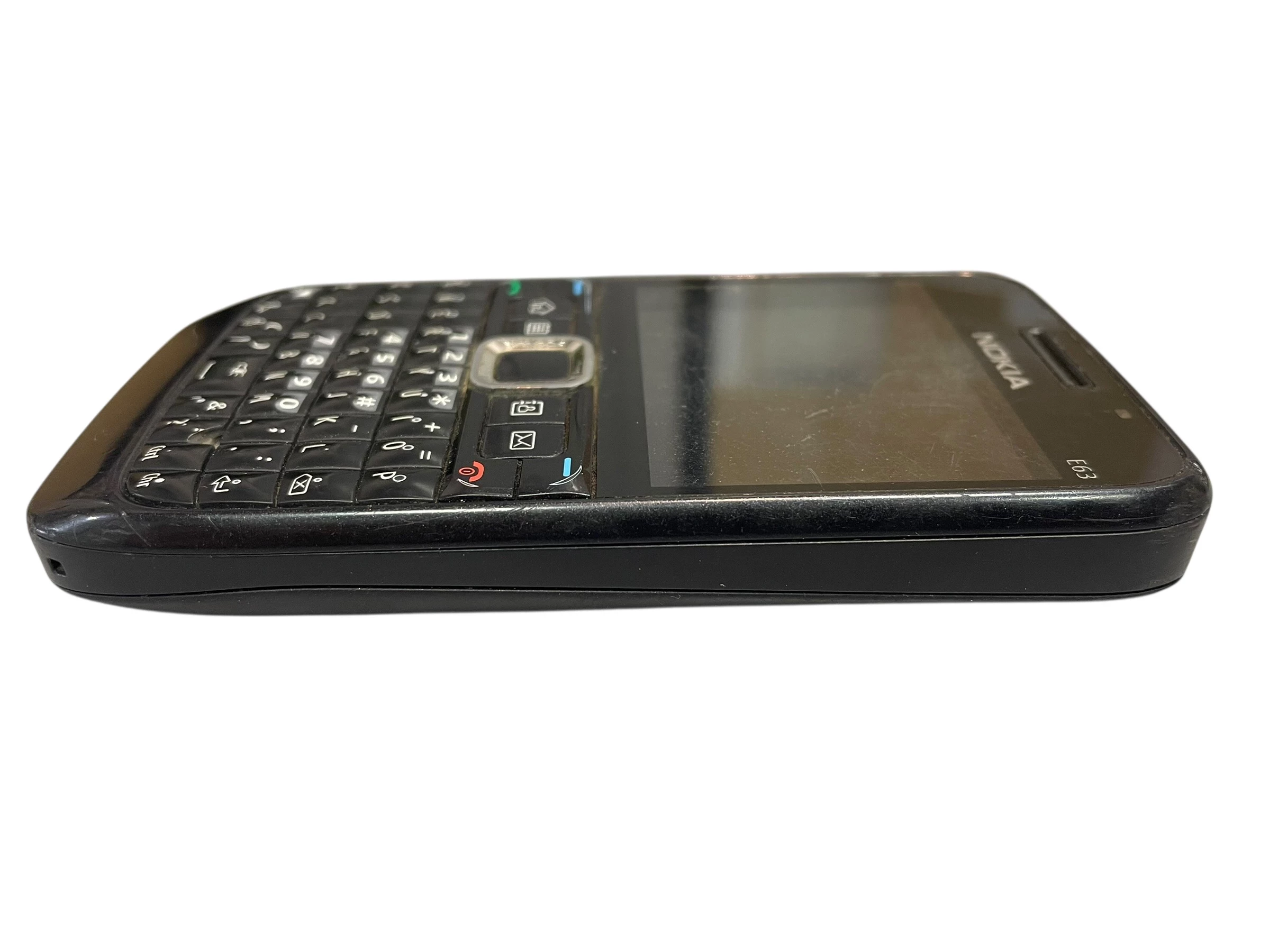 telefon-nokia-e63-przekatna-ekranu-236