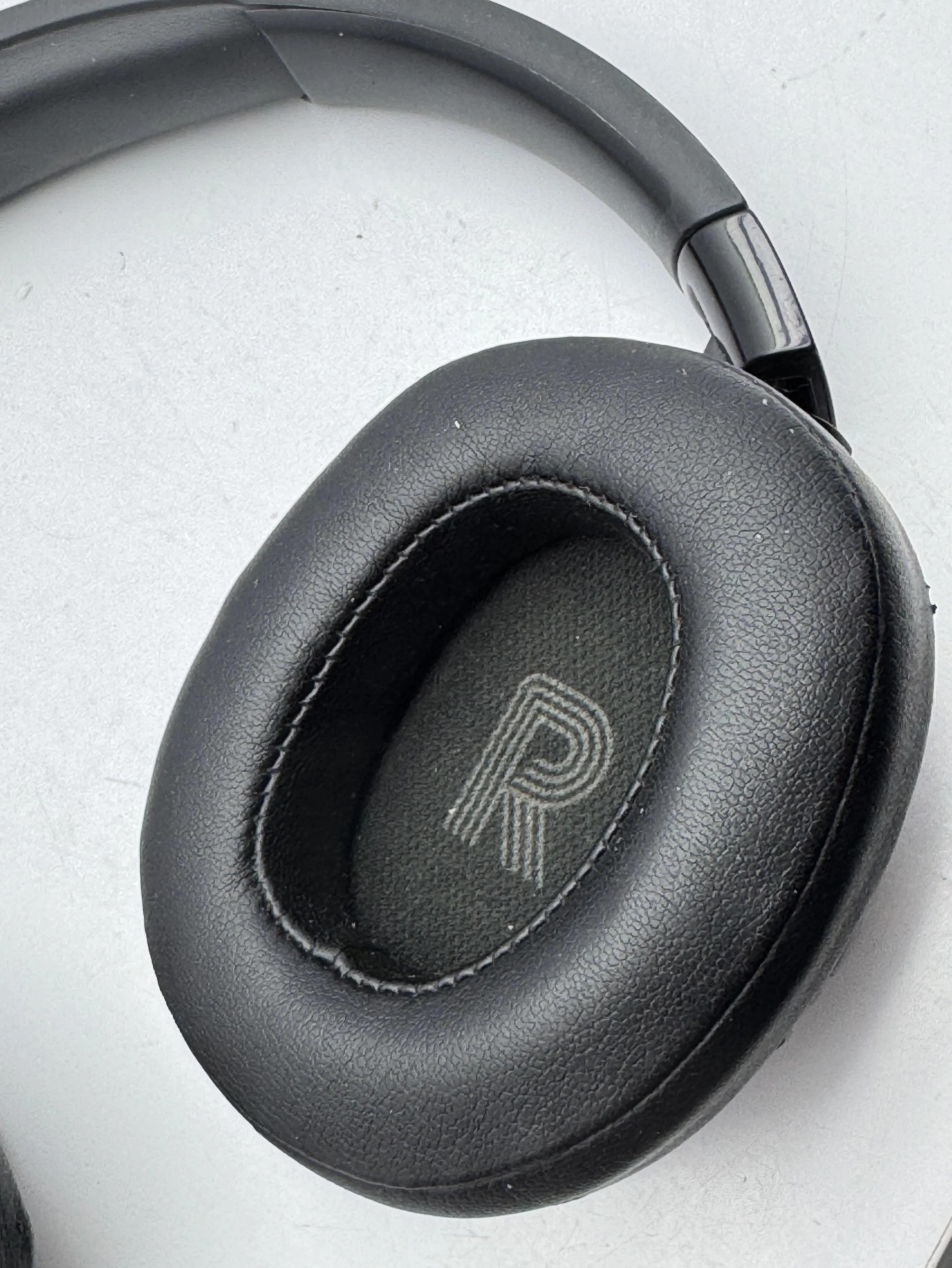 sluchawki-nauszne-jbl-tune-720-bt-czane-bez-okablowania-waga-produktu-22000