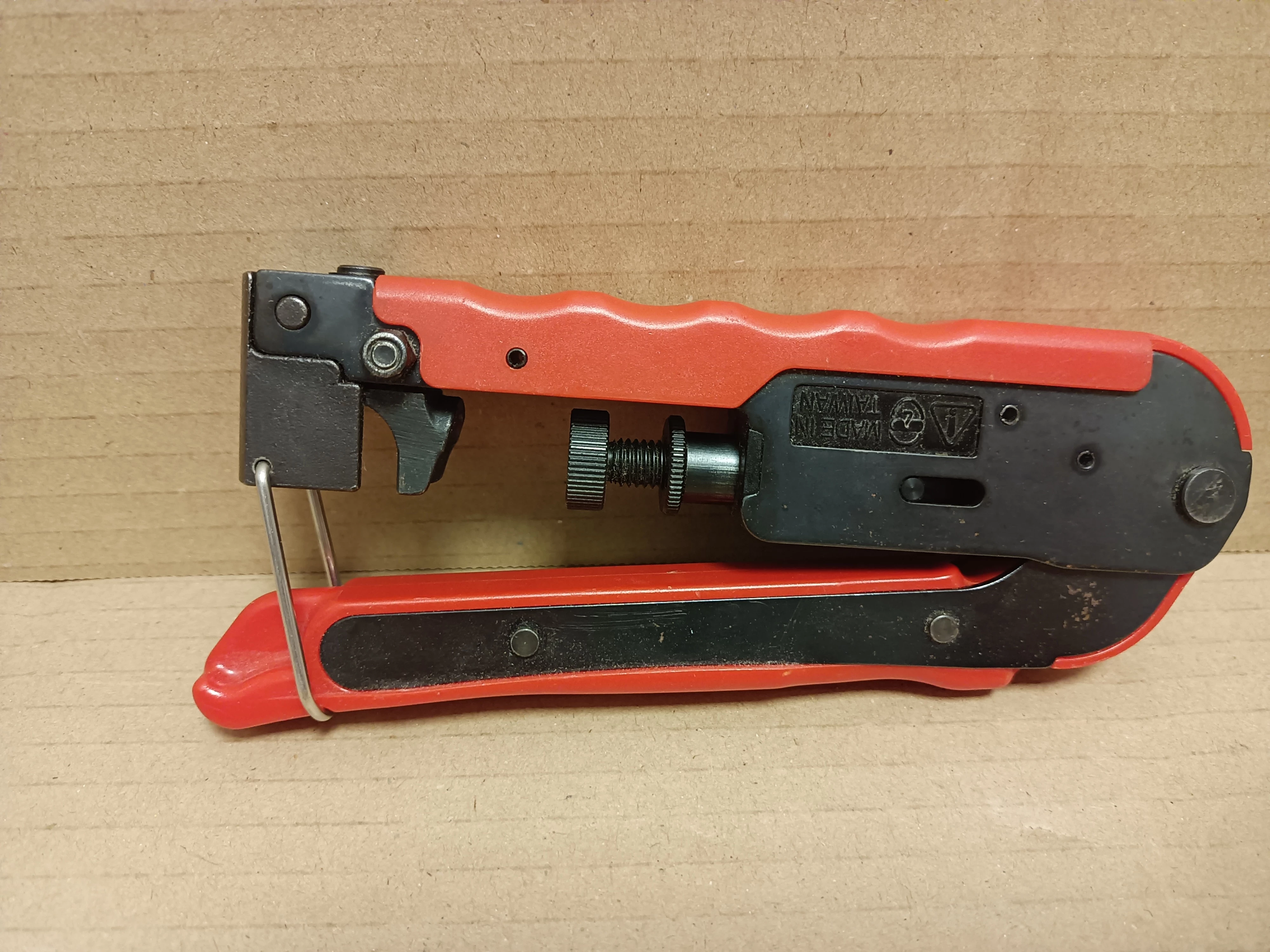 zaciskarka-kompresyjna-f-wtykow-antenowych-zlacz-kompresyjnych-f-rg6-rg59-ean-gtin-5904326350243