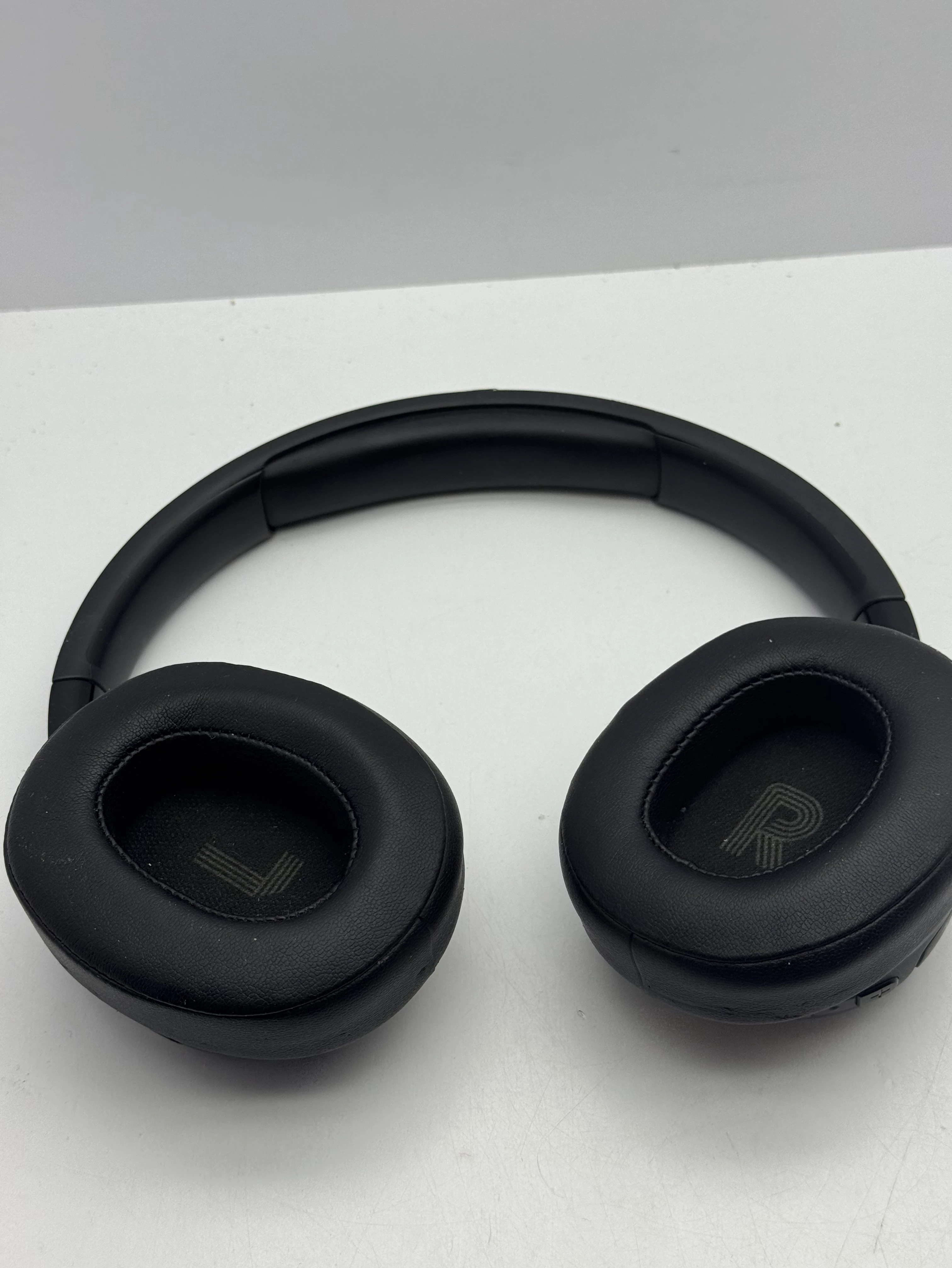 sluchawki-nauszne-jbl-tune-720-bt-czane-bez-okablowania-kod-producenta-t720btblk