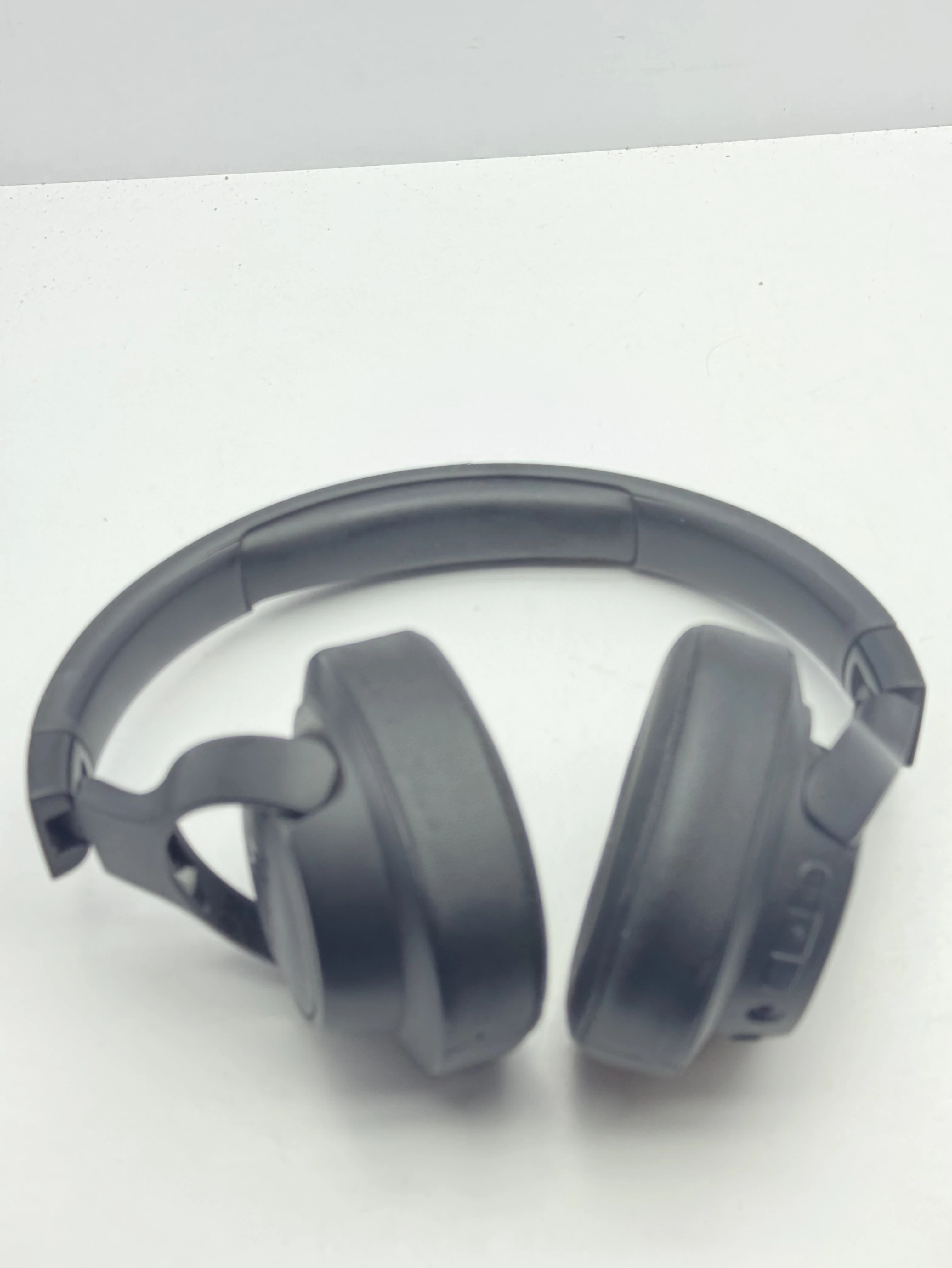 sluchawki-nauszne-jbl-tune-720-bt-czane-bez-okablowania-model-250439-1920391