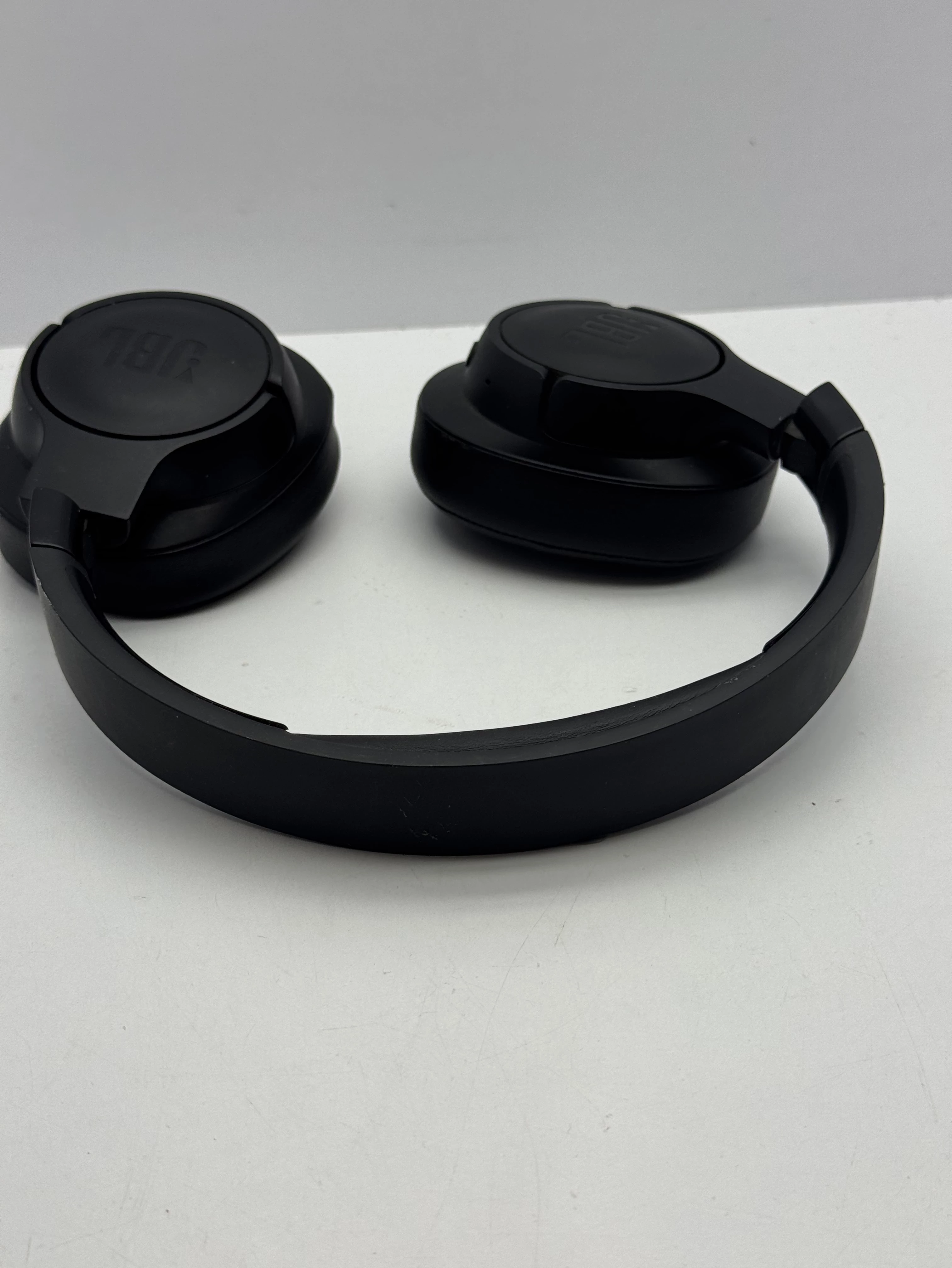 sluchawki-nauszne-jbl-tune-720-bt-czane-bez-okablowania-transmisja-sygnalu-203713-217785