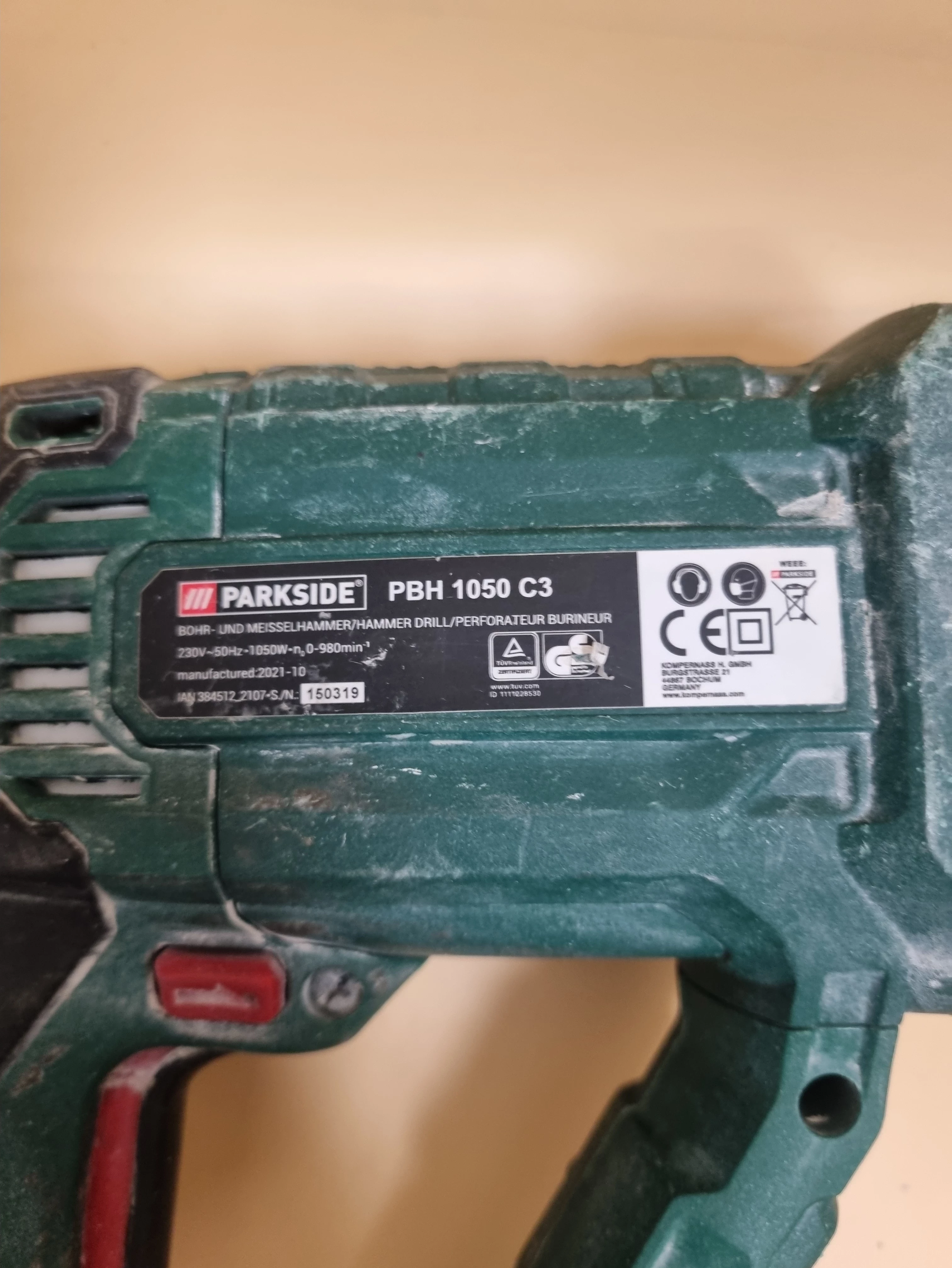 mlotowiertarka-parkside-pbh-1050-c3-energia-udaru-300