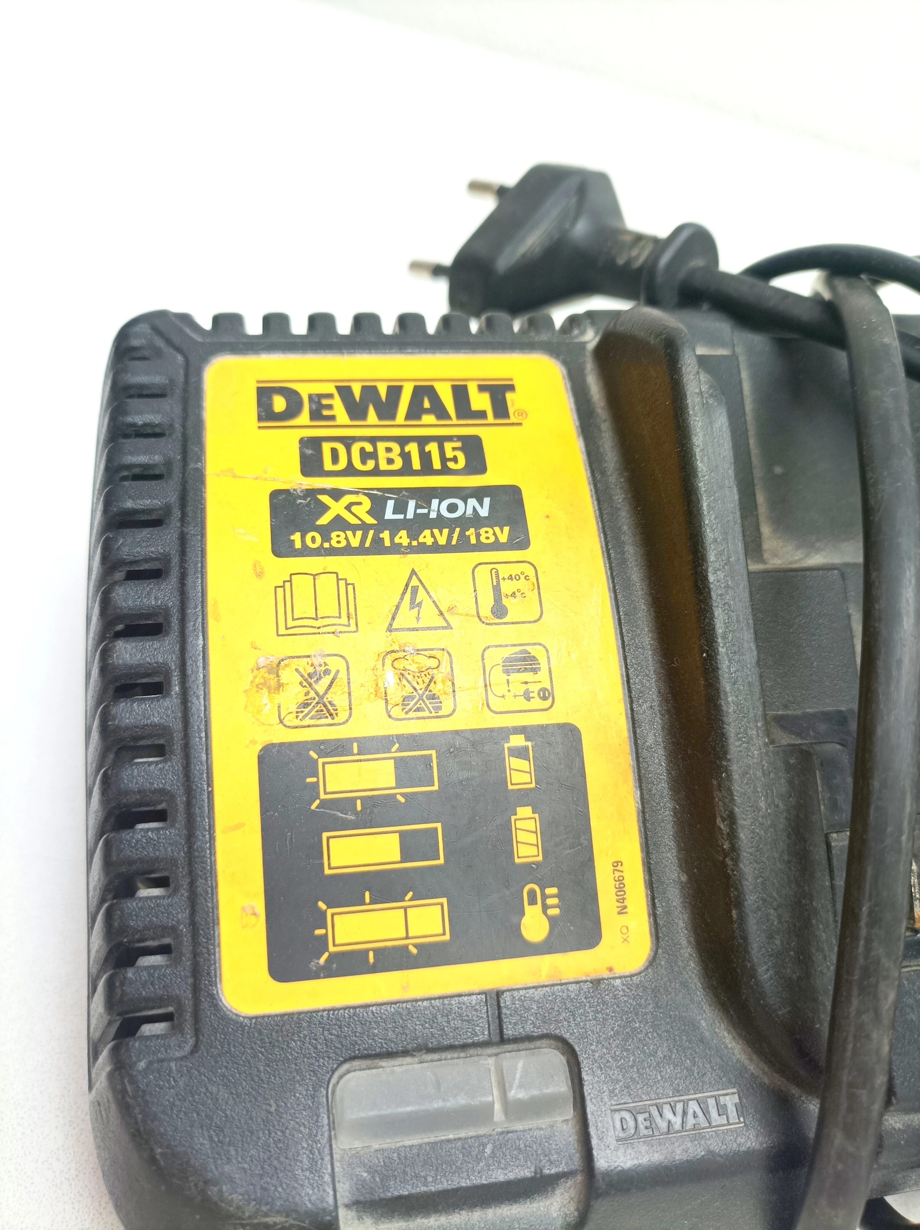 wkretarka-dewalt-dcd805-akumualtor-ladowarka-zasilanie-209202-1769478