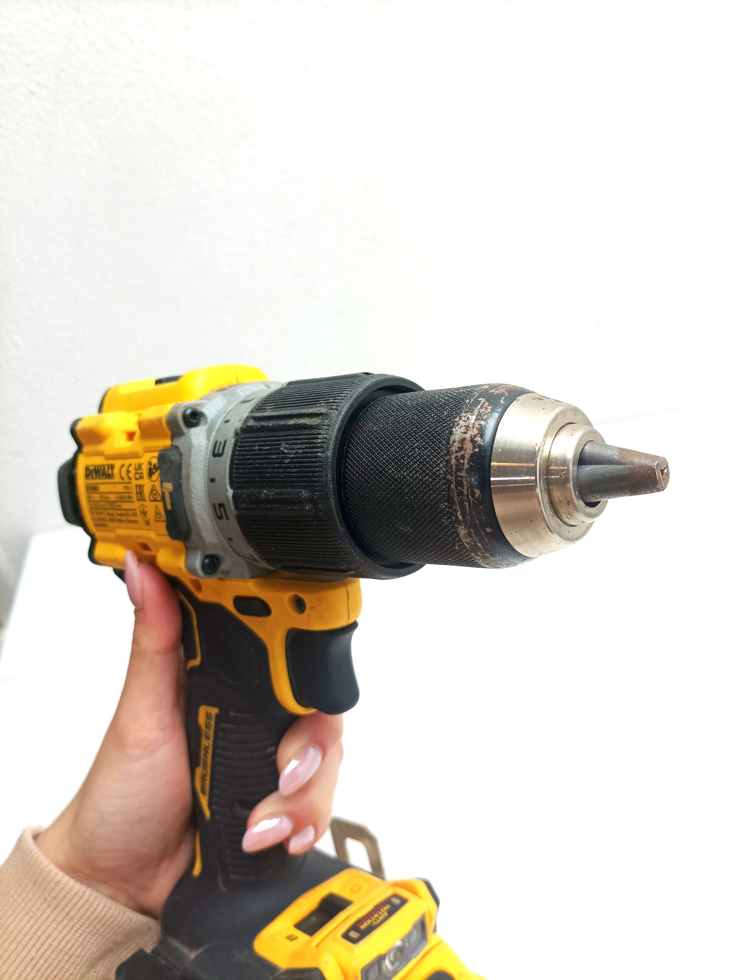 wkretarka-dewalt-dcd805-akumualtor-ladowarka-kod-producenta-dcd805p2lrt