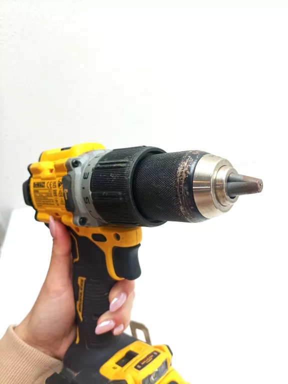 wkretarka-dewalt-dcd805-akumualtor-ladowarka-kod-producenta-dcd805p2lrt