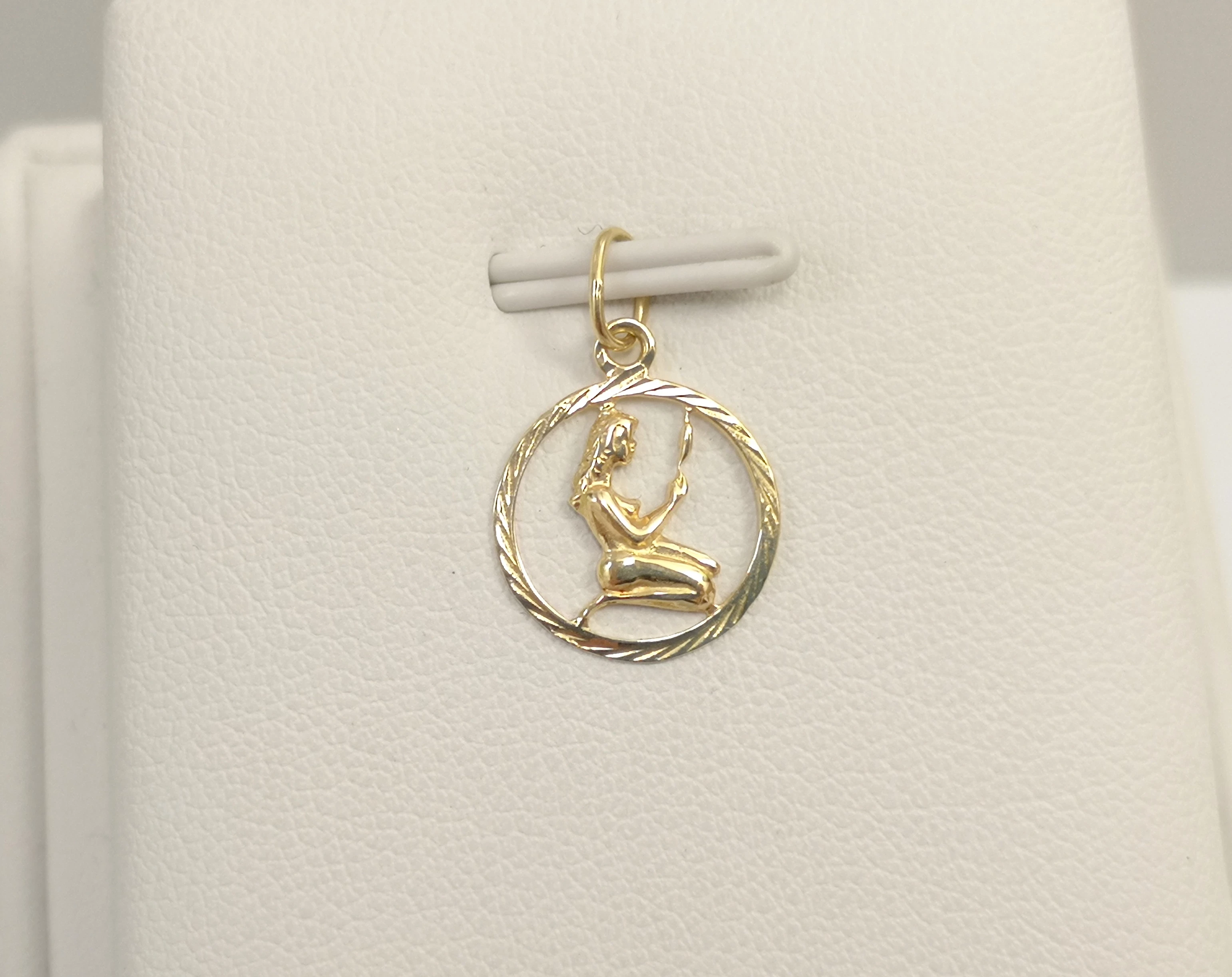 zlota-zawieszka-panna-585-044g-stan-11323-2