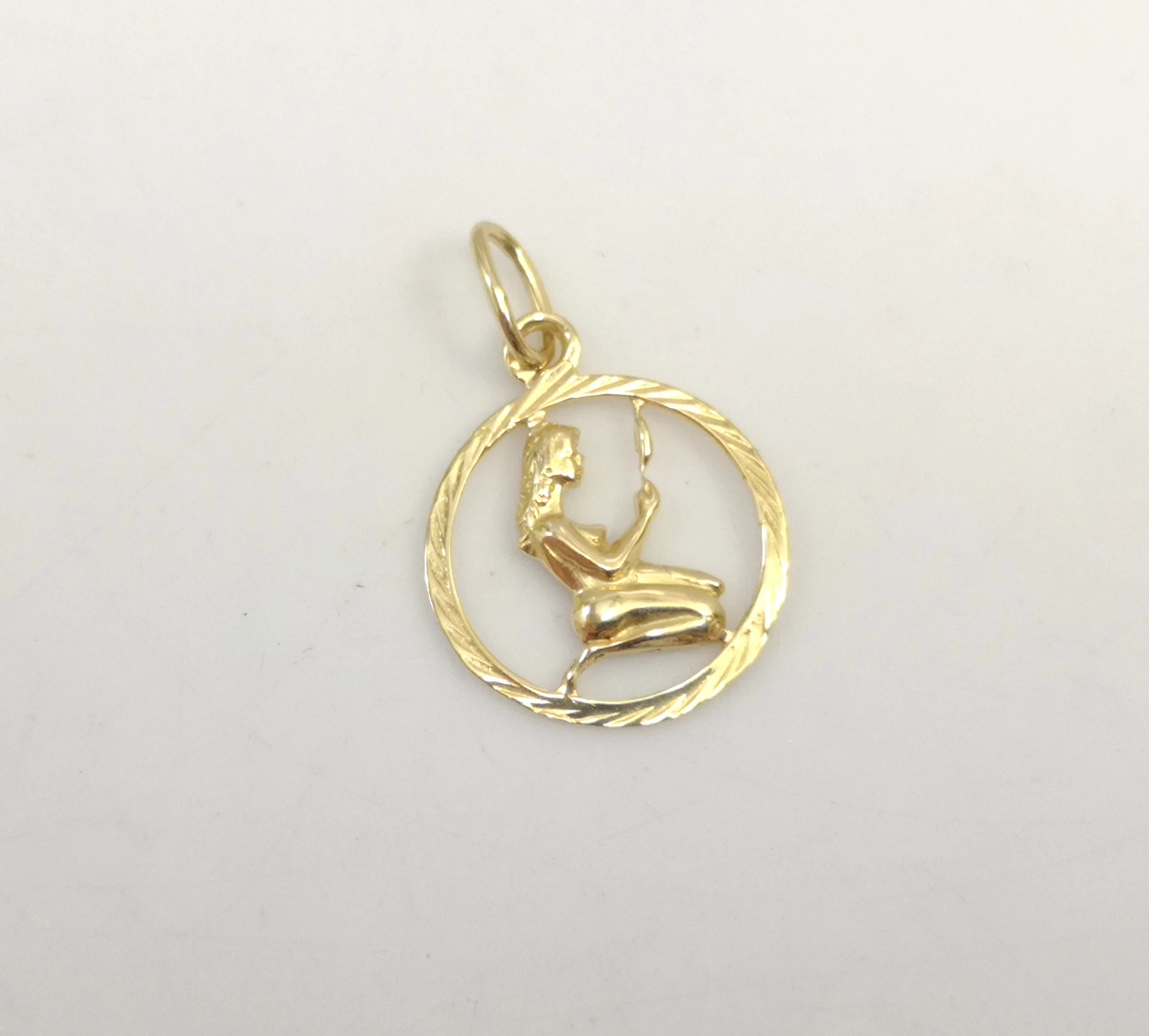 zlota-zawieszka-panna-585-044g-material-15835-536870912