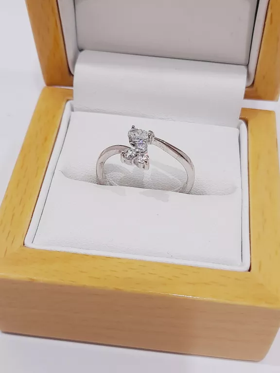 srebro-wyrob-jubilerski-piekny-srebrny-pierscionek-stan-11323-2