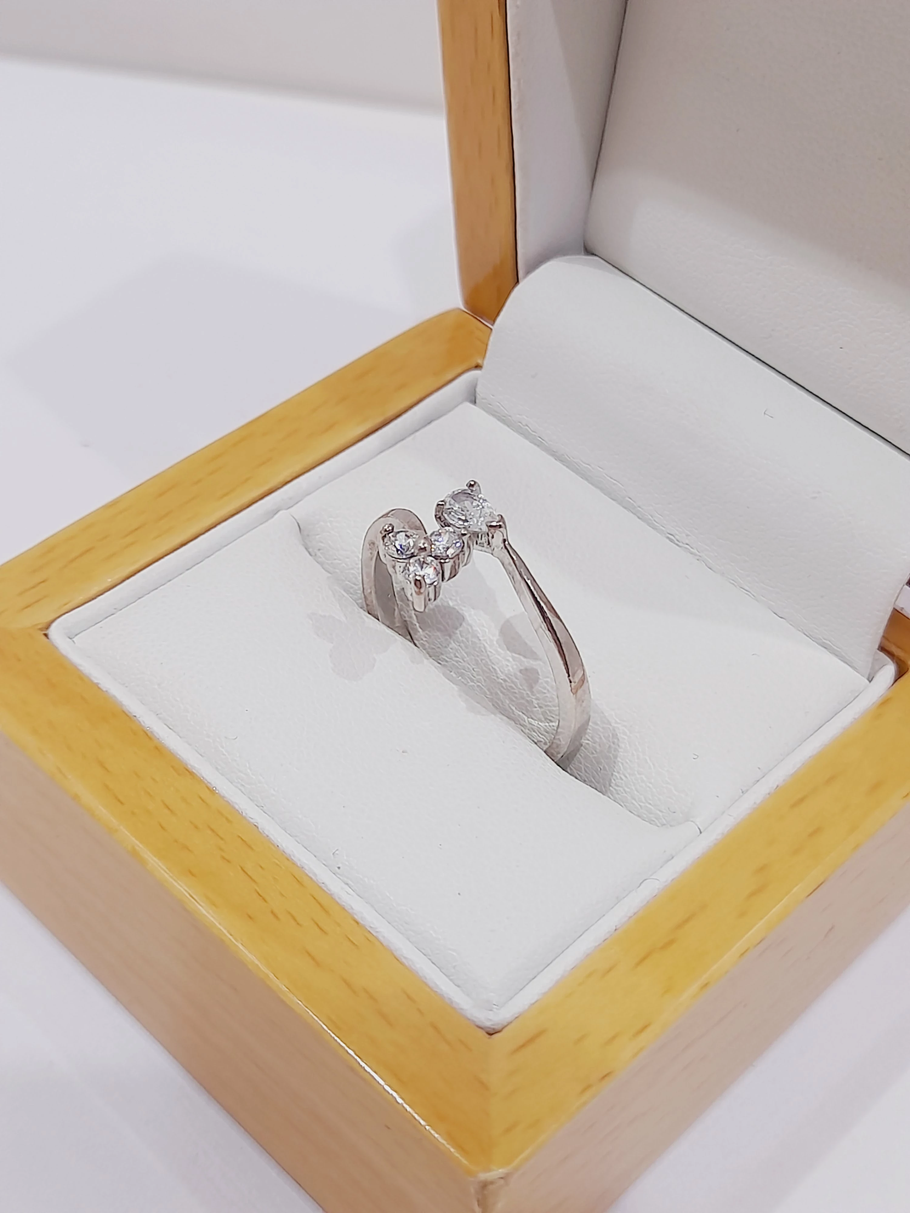 srebro-wyrob-jubilerski-piekny-srebrny-pierscionek-budziszynska-107d-sj-wroclaw