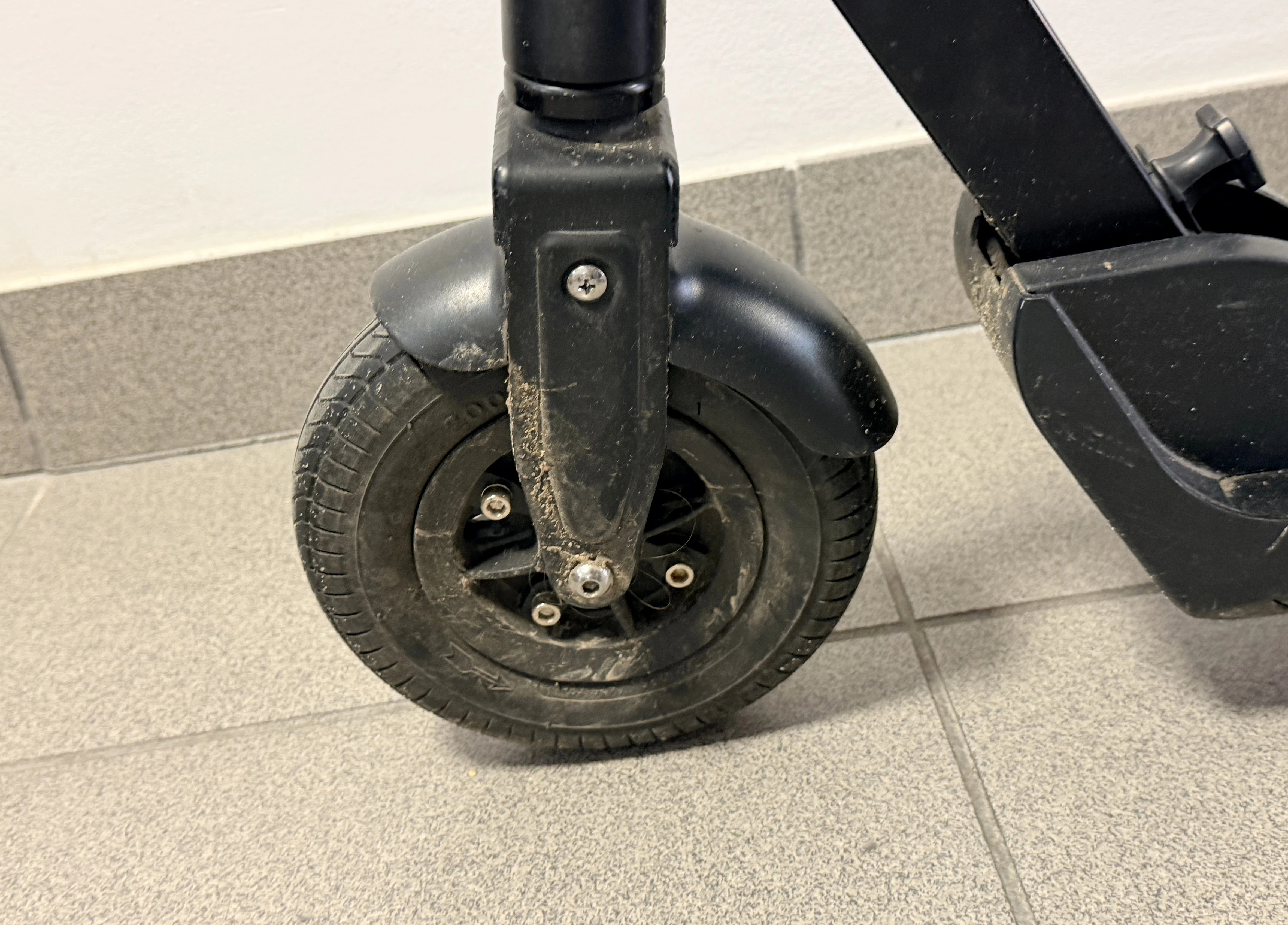 hulajnoga-elektryczna-razor-e-prime-air-250w-waga-990