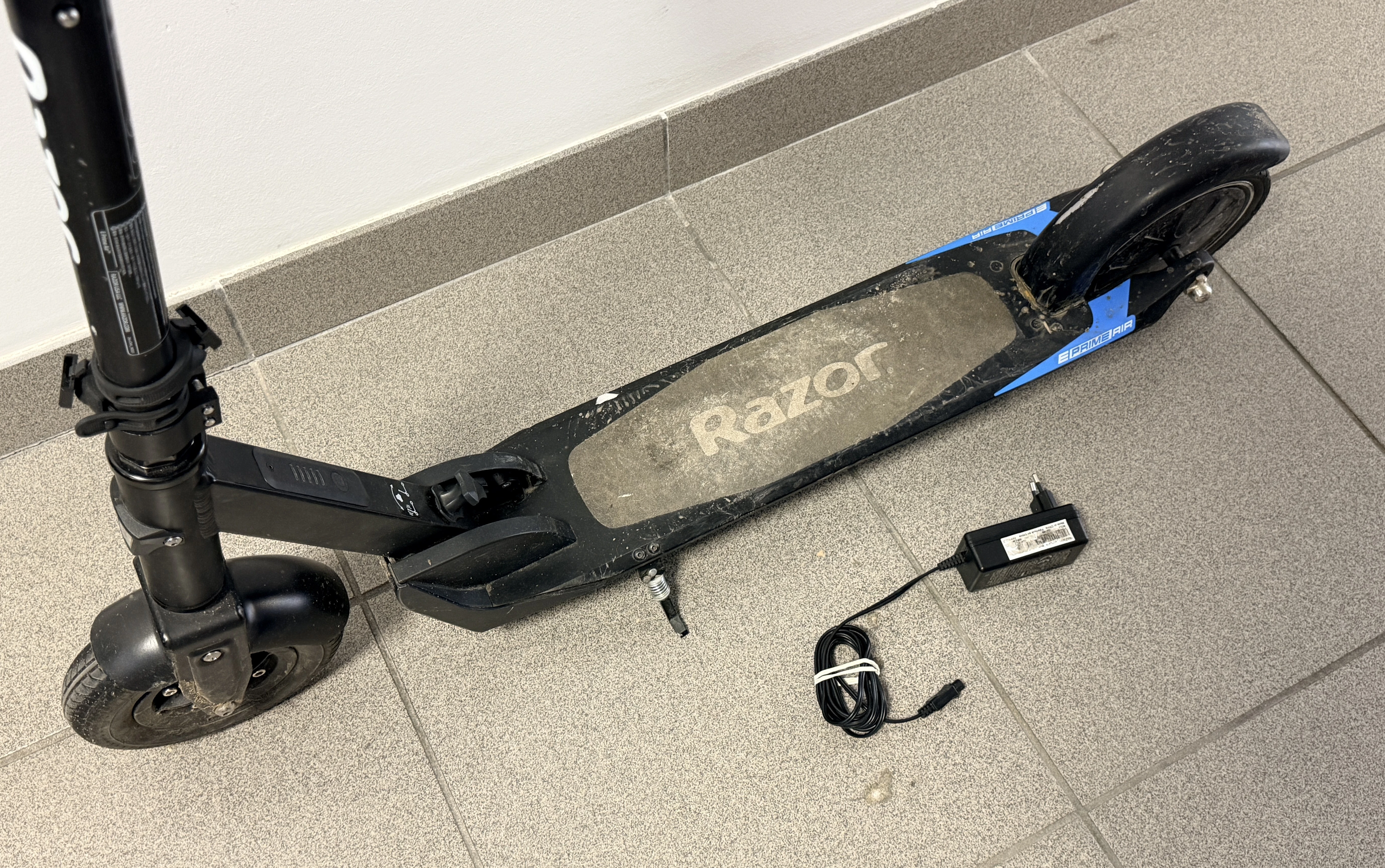 hulajnoga-elektryczna-razor-e-prime-air-250w-moc-silnika-25000