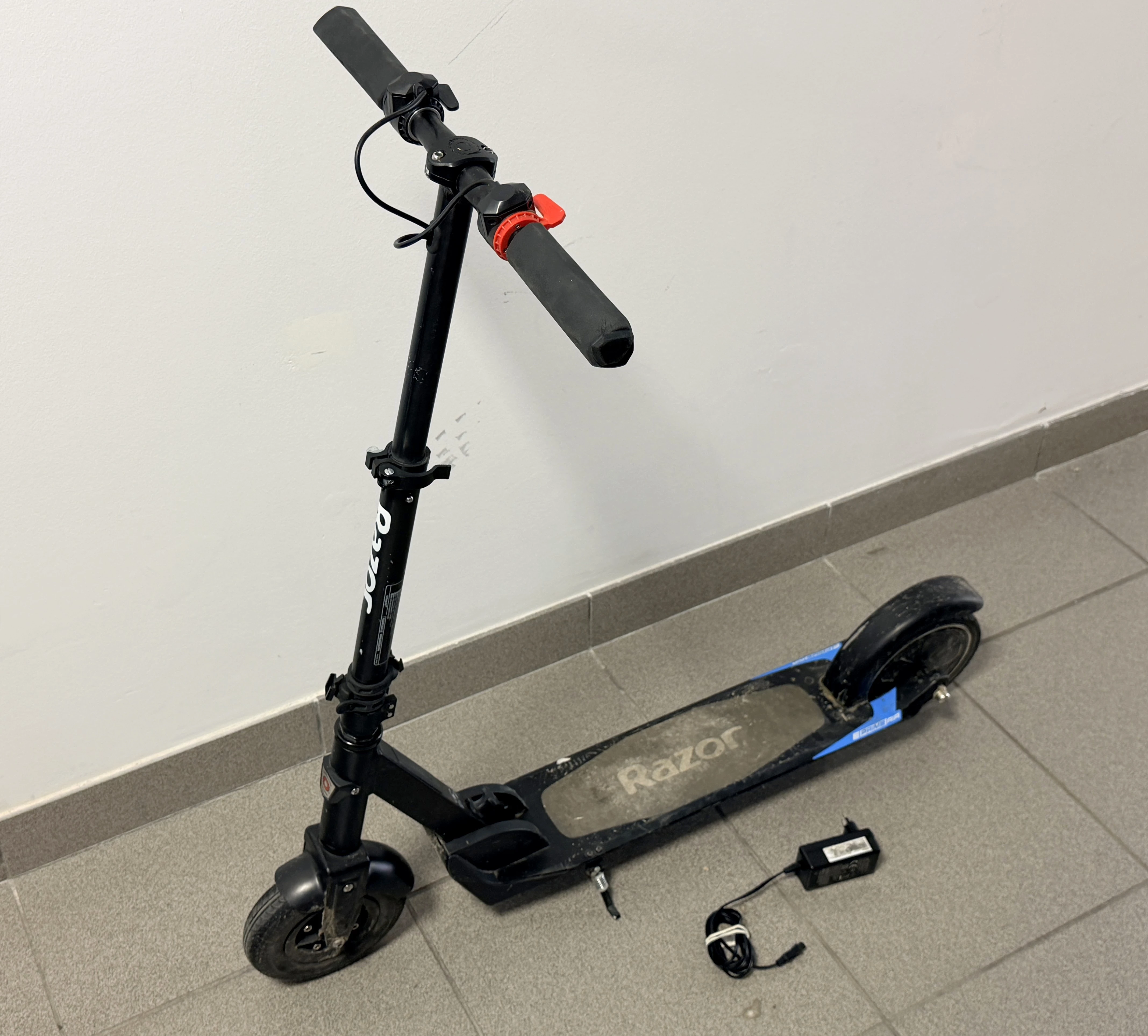 hulajnoga-elektryczna-razor-e-prime-air-250w-ean-gtin-845423021696