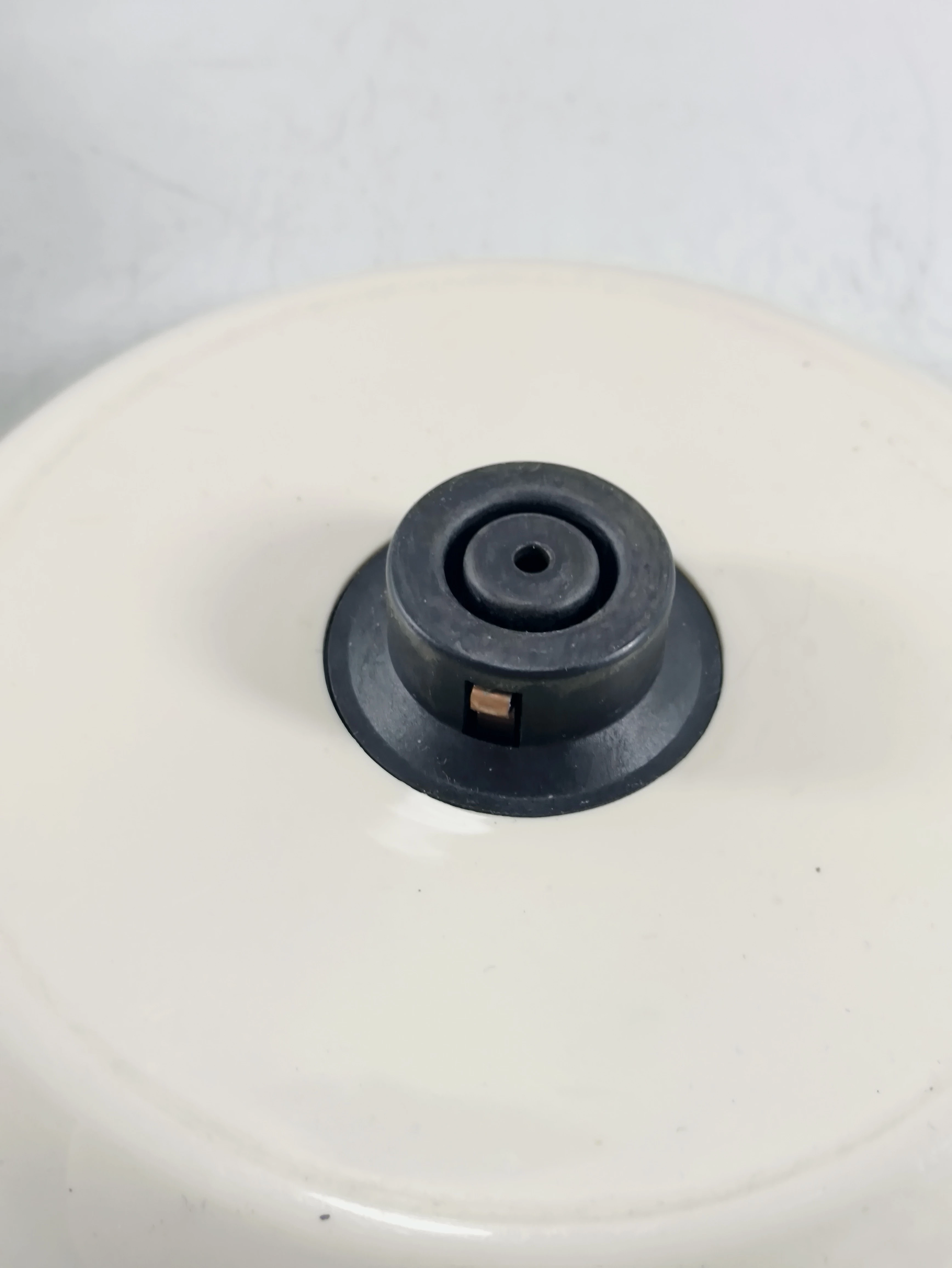 czajnik-elektryczny-optimum-cj-1050-kremowy-1100w-stan-11323-2