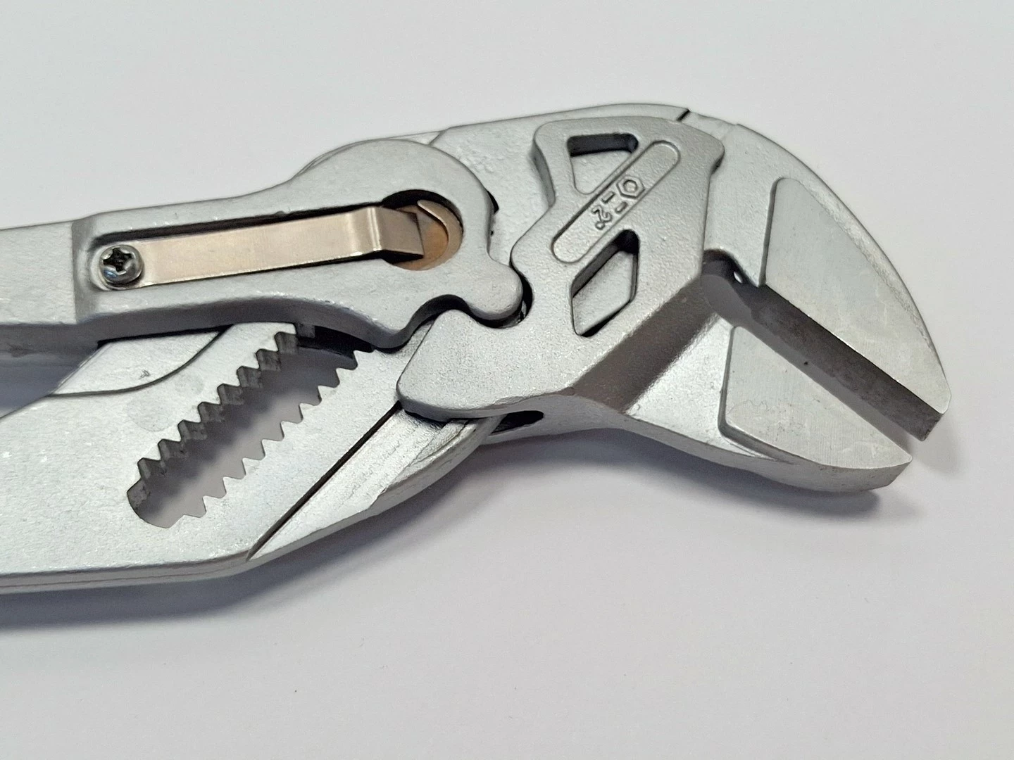 szczypce-nastawne-z-przyciskiem-blokujacym-cr-v-250mm-sc613q250-kod-producenta-60324