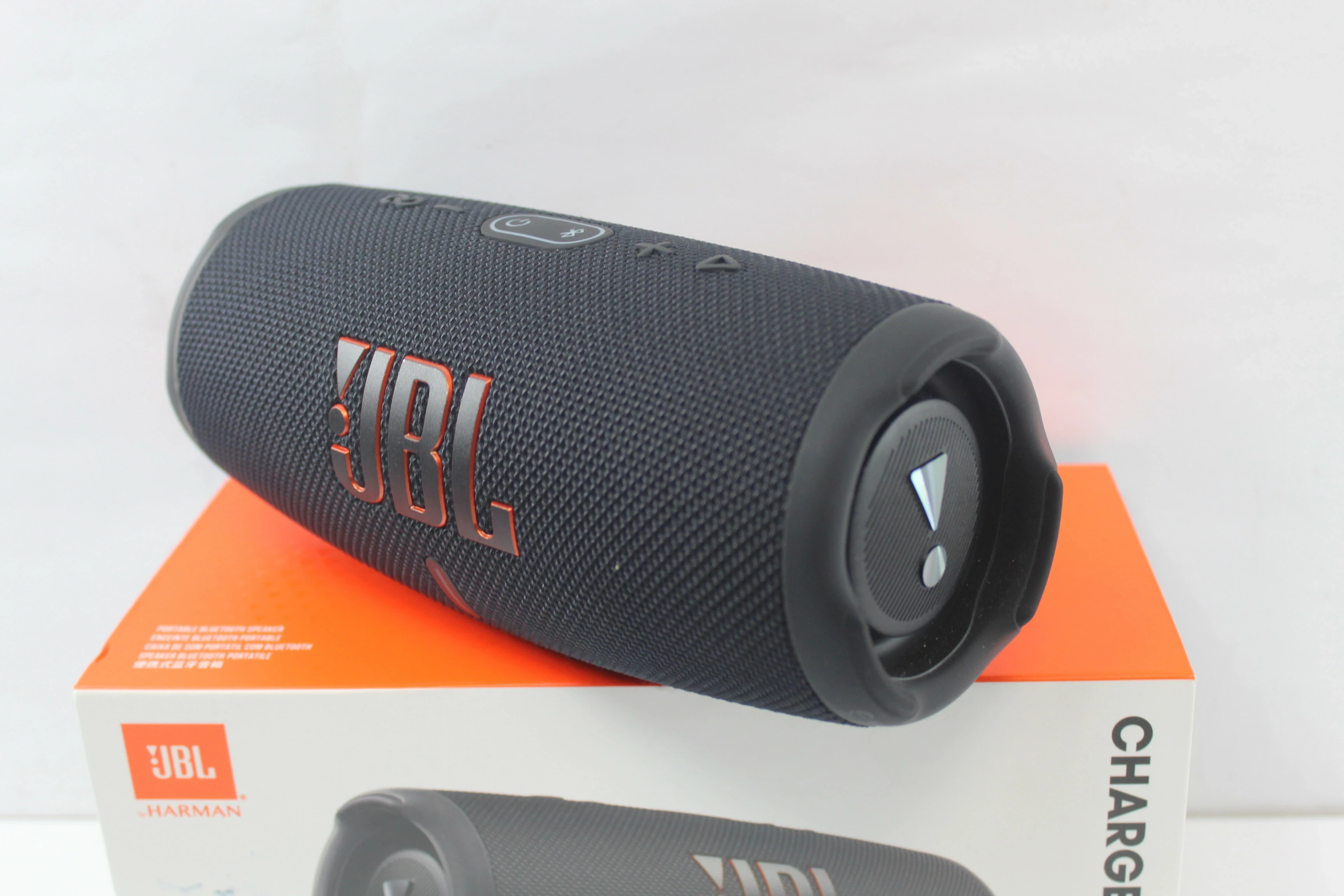 glosnik-jbl-charge-5-stan-11323-2