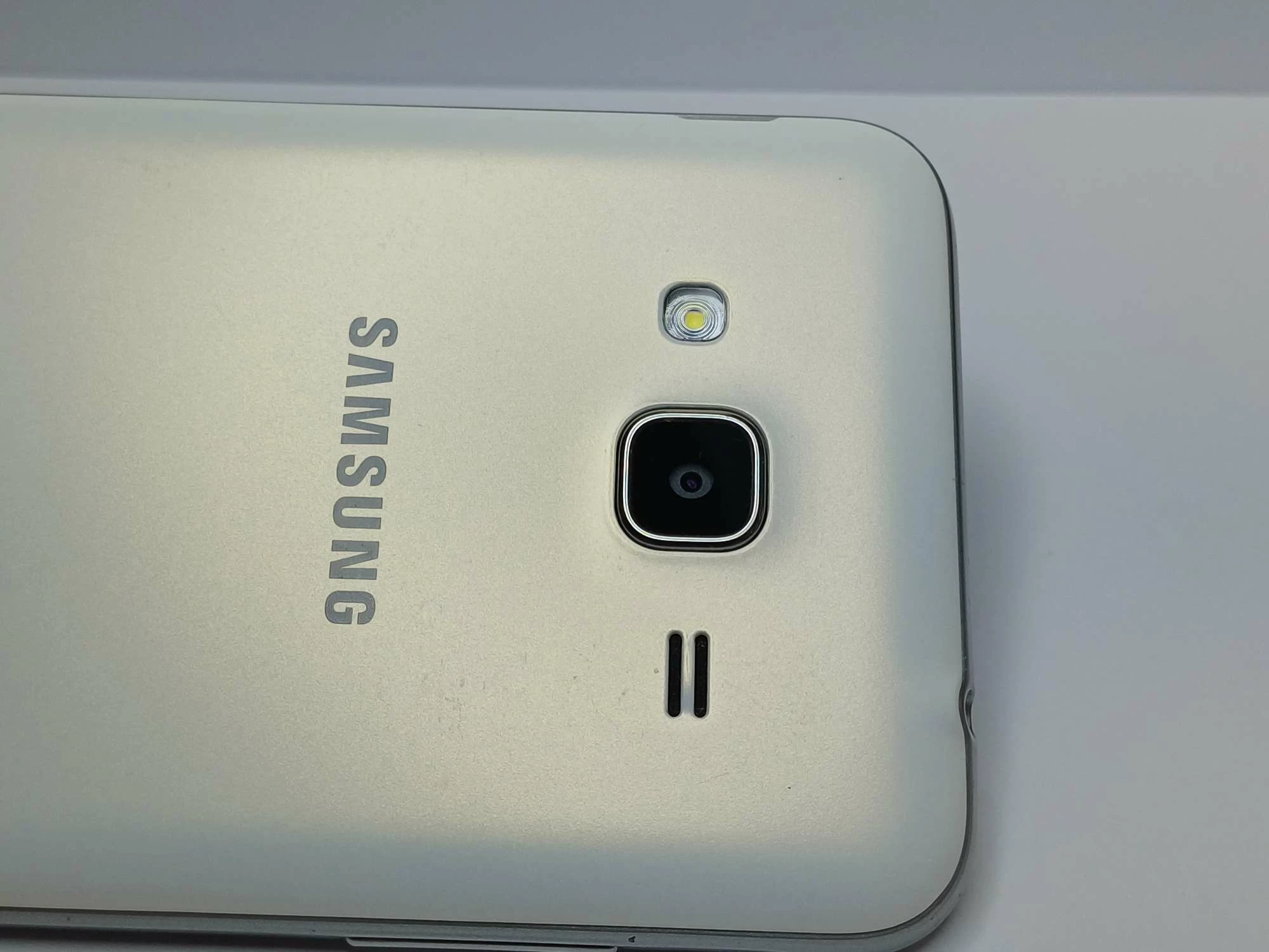 telefon-samsung-j3-przekatna-ekranu-500