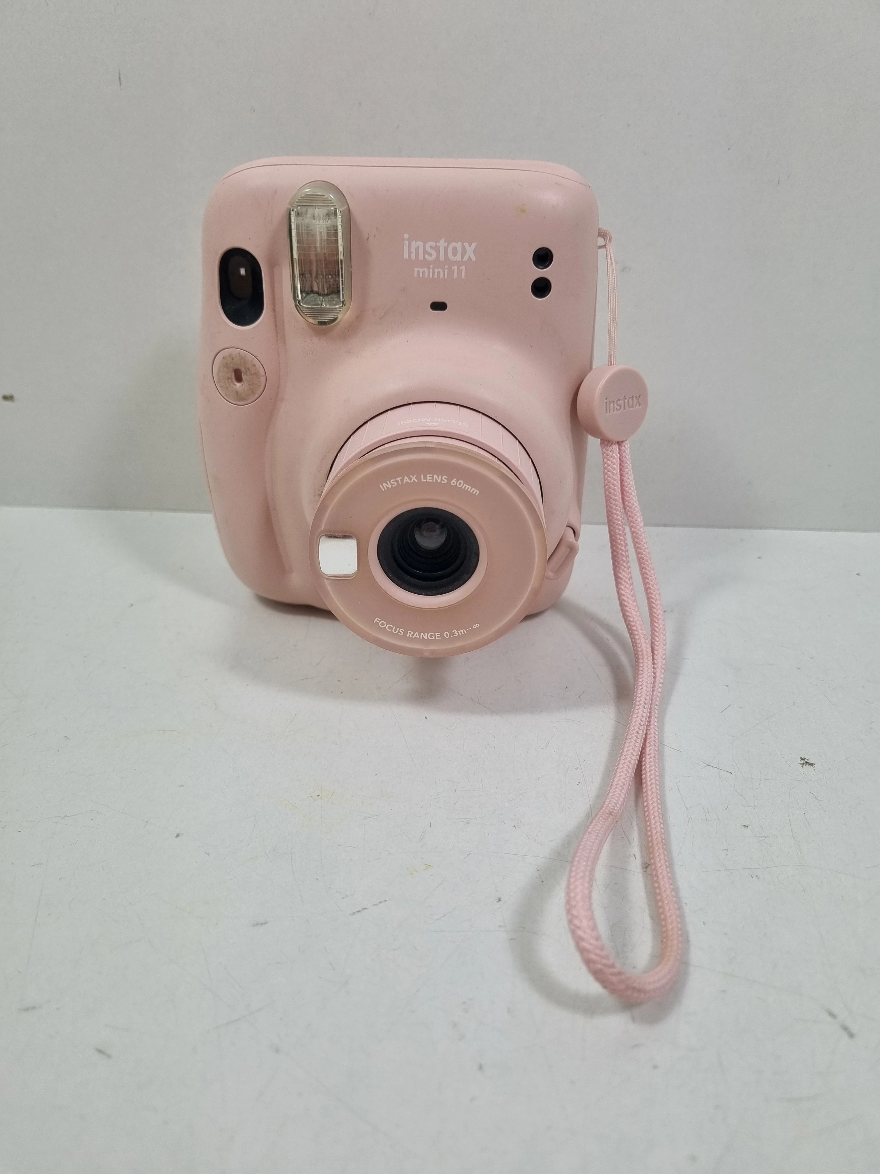 aparat-fujifilm-instax-mini-11-blush-pink-opis-model-mini-11-blush-pink