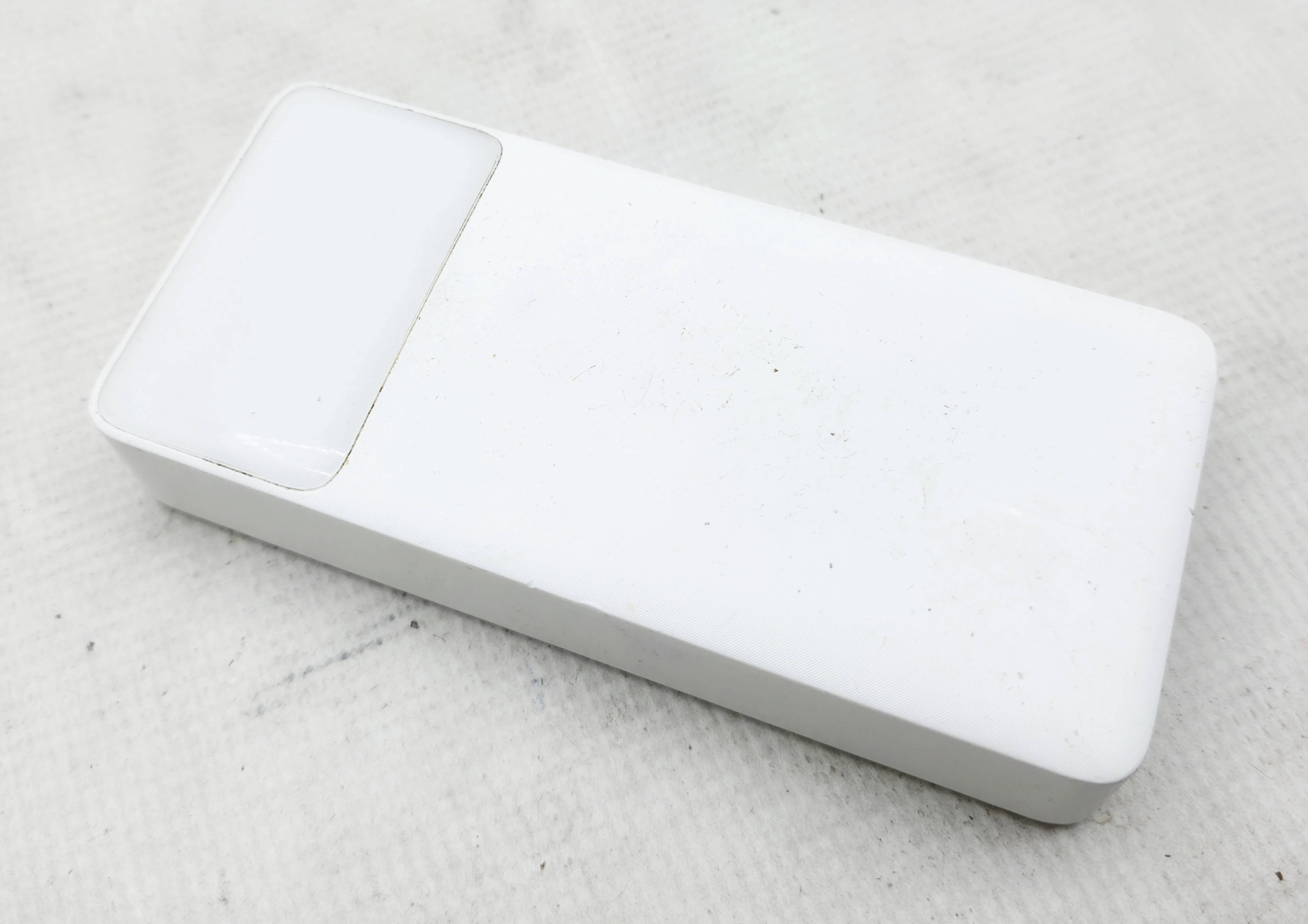 powerbank-baseus-ppbd20-sam-porysowany-kod-producenta-ppbd050302