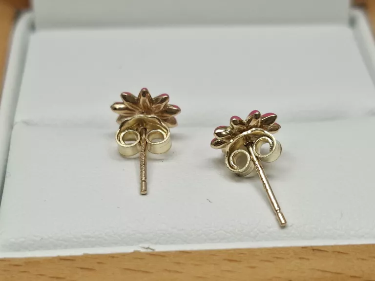 delikatne-zlote-kolczyki-sztyft-kwiatki-067-585-rodzaj-zapiecia-2207-1