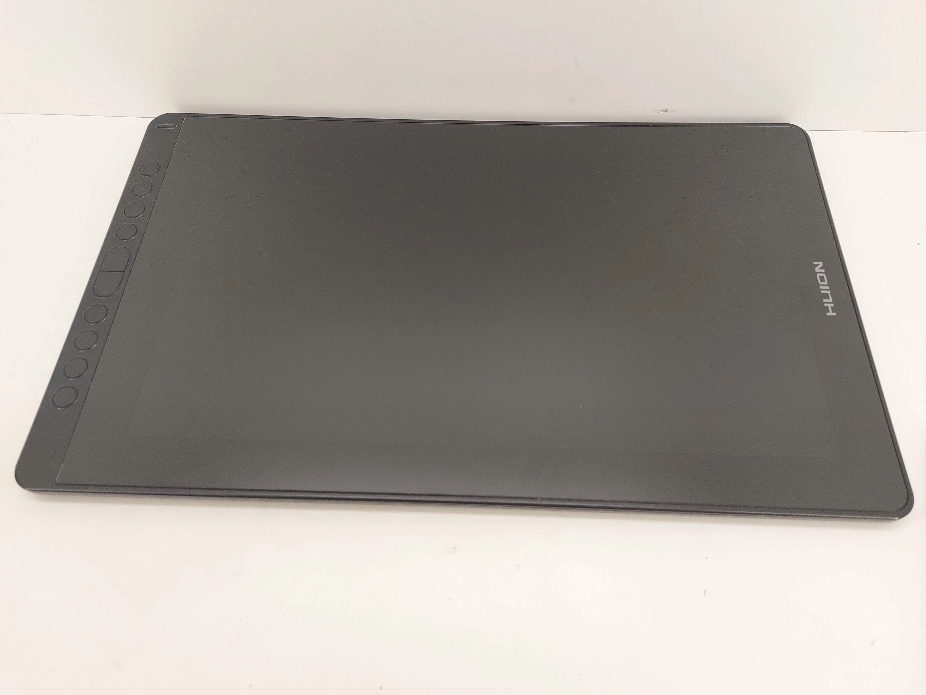 tablet-graficzny-lcd-huion-kamvas-16-2021-fhd-ips-5080lpi-156-pioro-ean-gtin-6930444801960