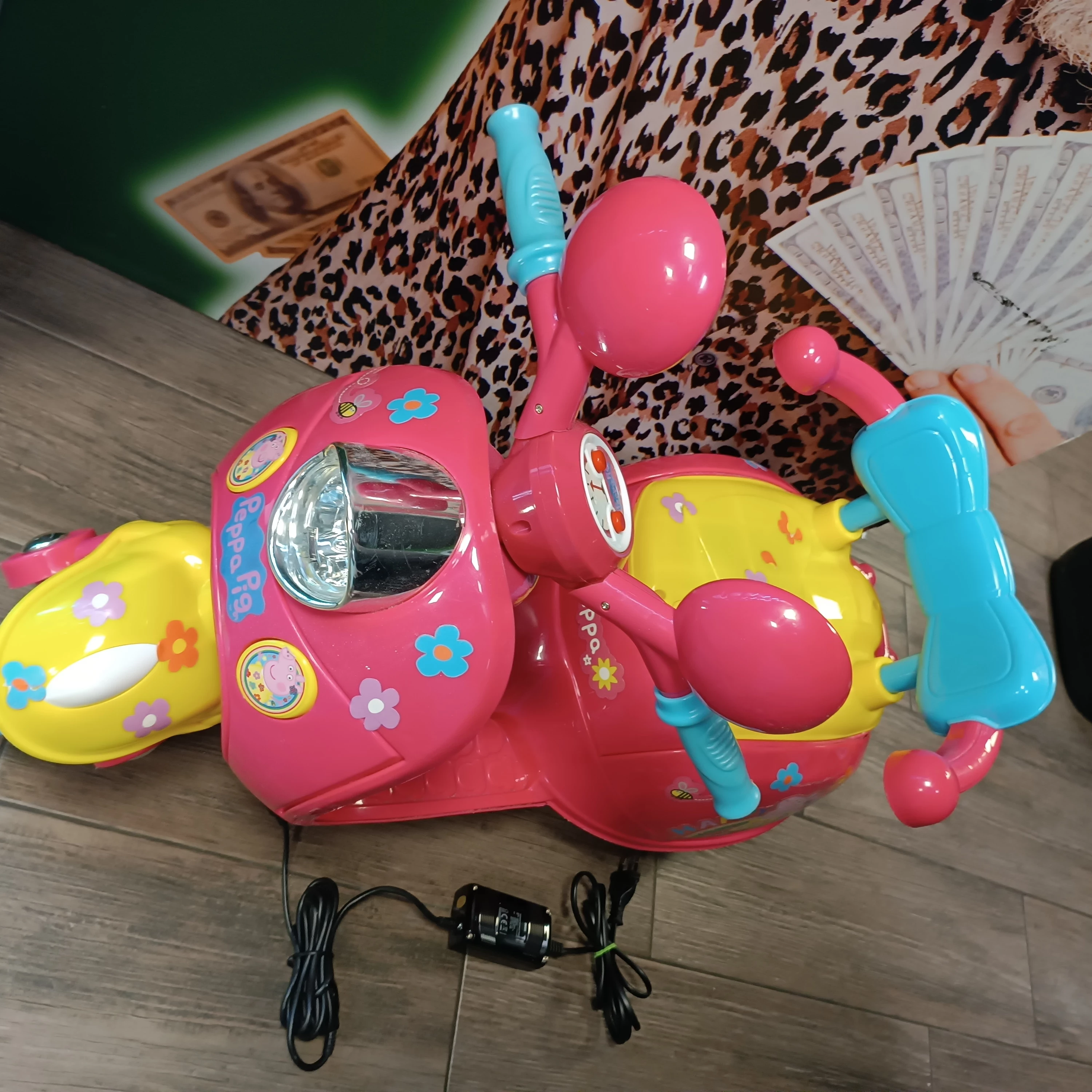 motocykl-na-akumulator-swinka-rozowy-dla-dziecka-peppa-pig-na-akumulator-ean-gtin-69866289