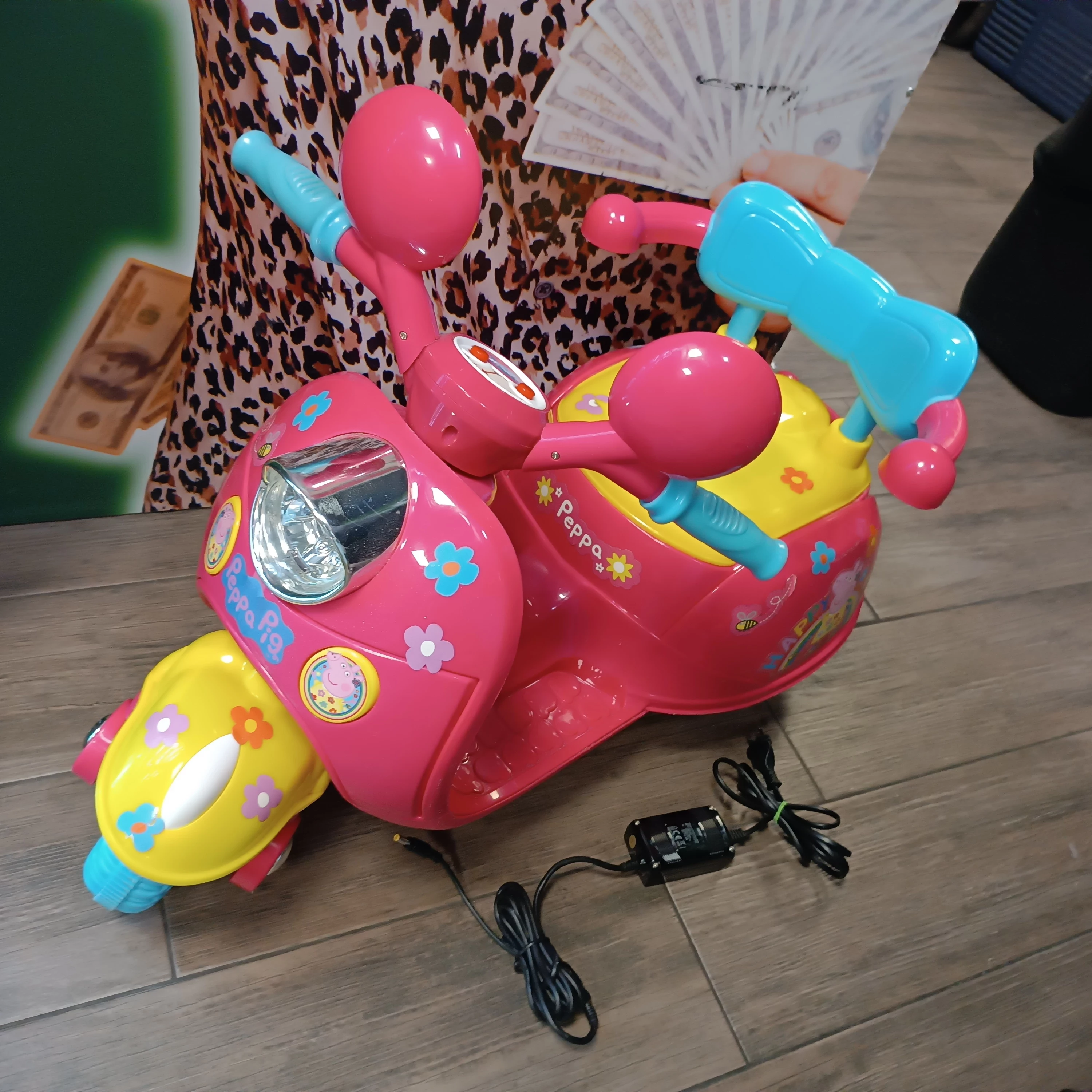motocykl-na-akumulator-swinka-rozowy-dla-dziecka-peppa-pig-na-akumulator-osiedle-teatralne-3u15-krakow