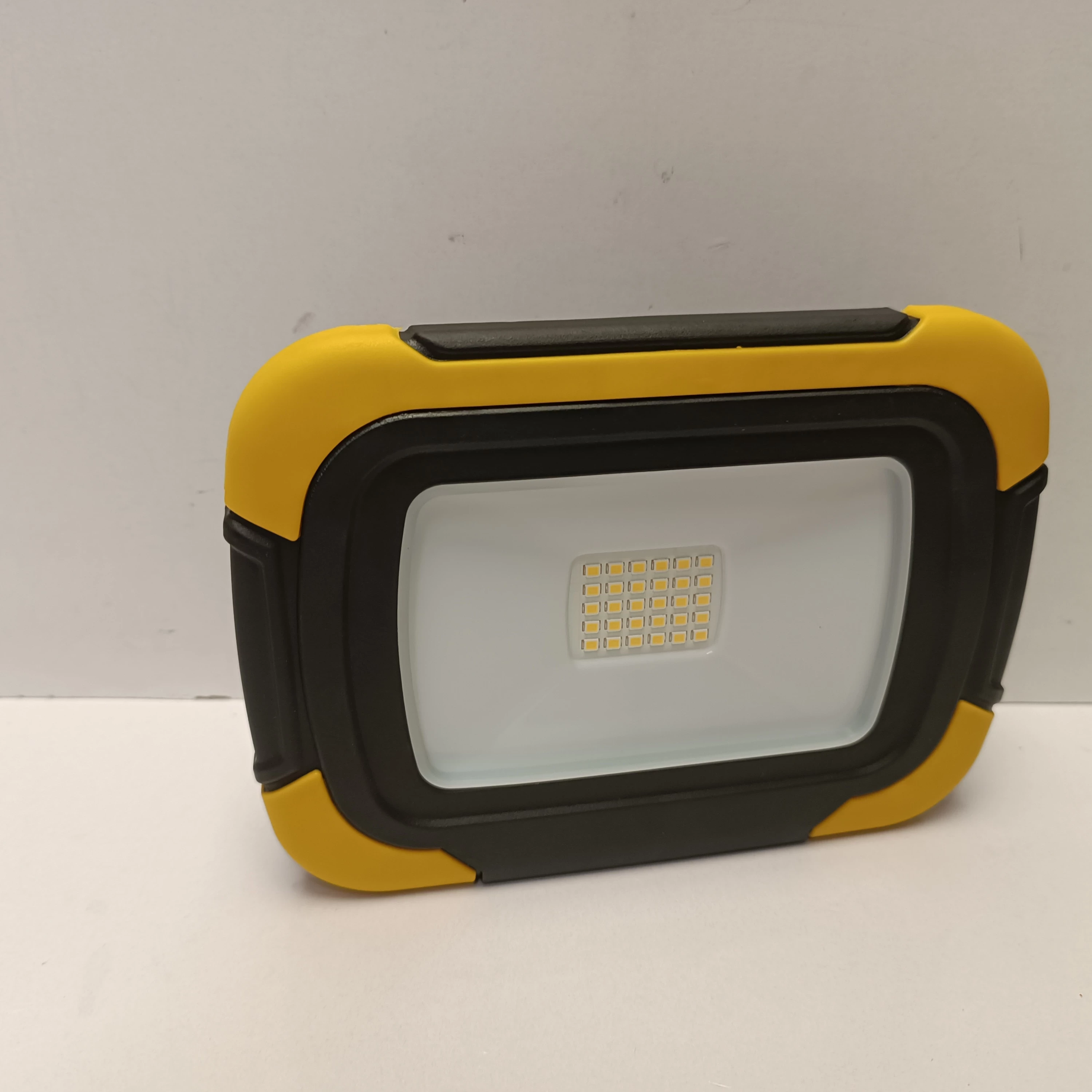 anslut-akumulatorowa-lampa-robocza-led-1500-lm-20-w-ip54-marka-248811-958954