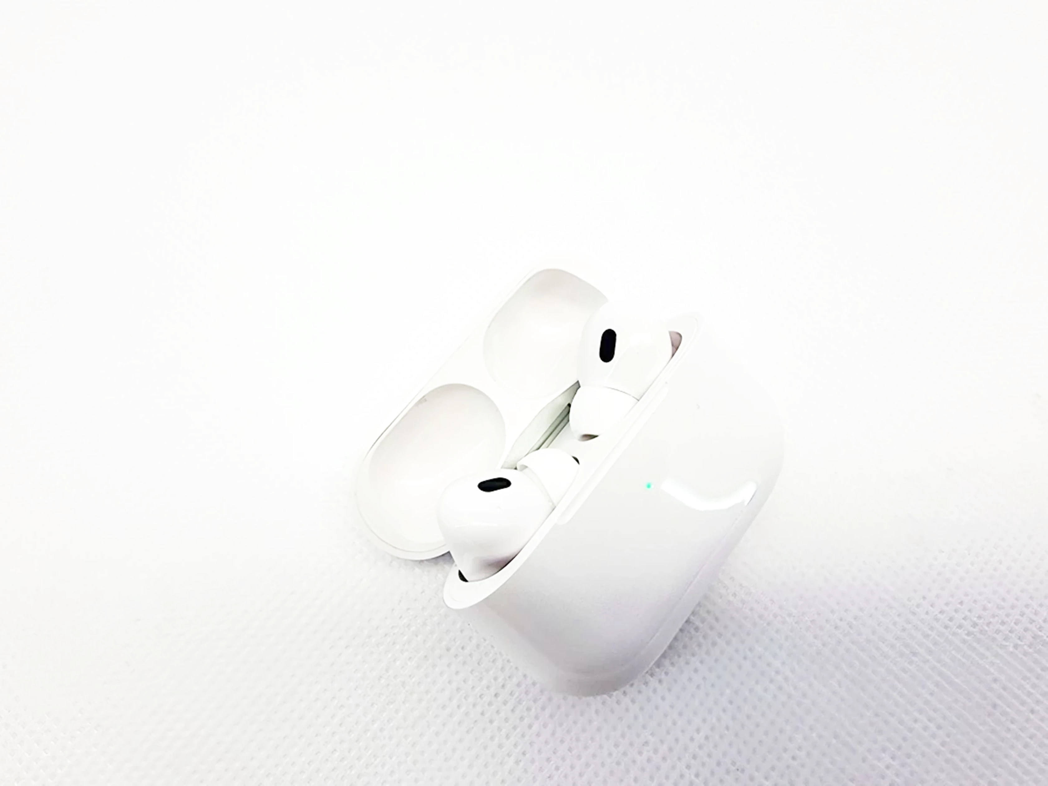 sluchawki-airpods-pro-2-apple-kolor-dominujacy-129357-2