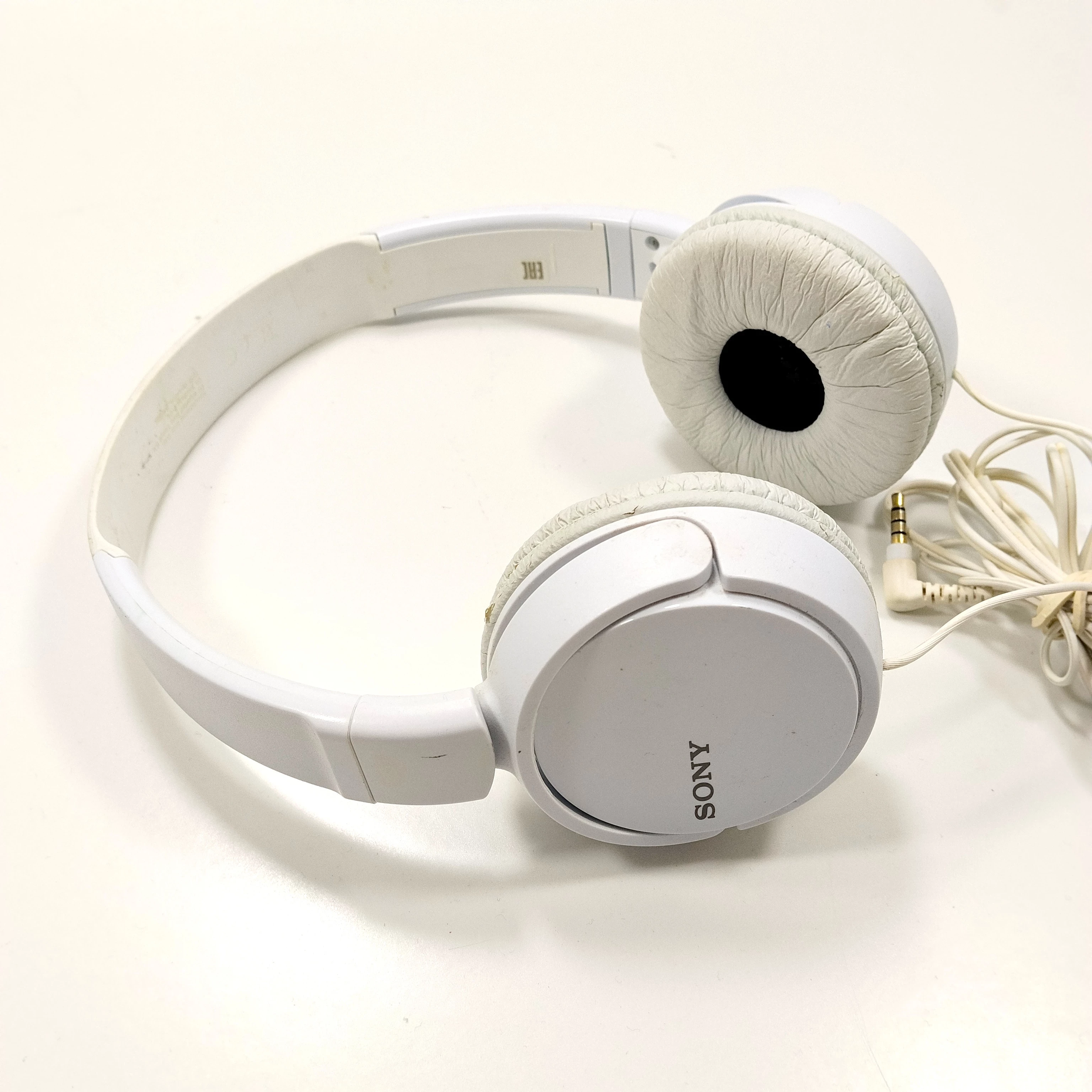 sluchawki-sony-nauszne-biale-ean-gtin-4905524942224