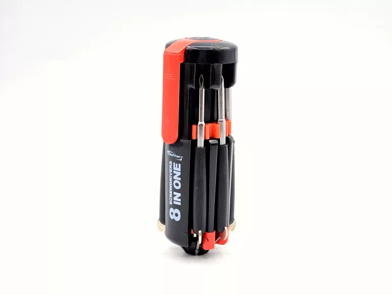 srubokret-8w1-bottari-24032-z-podswietleniem-led-3-maja-48-poznan-ska-x